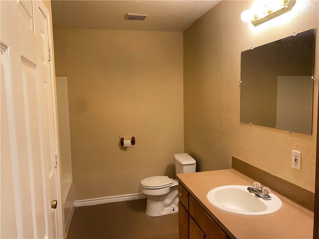 204 Hall St #a Property Photo 7