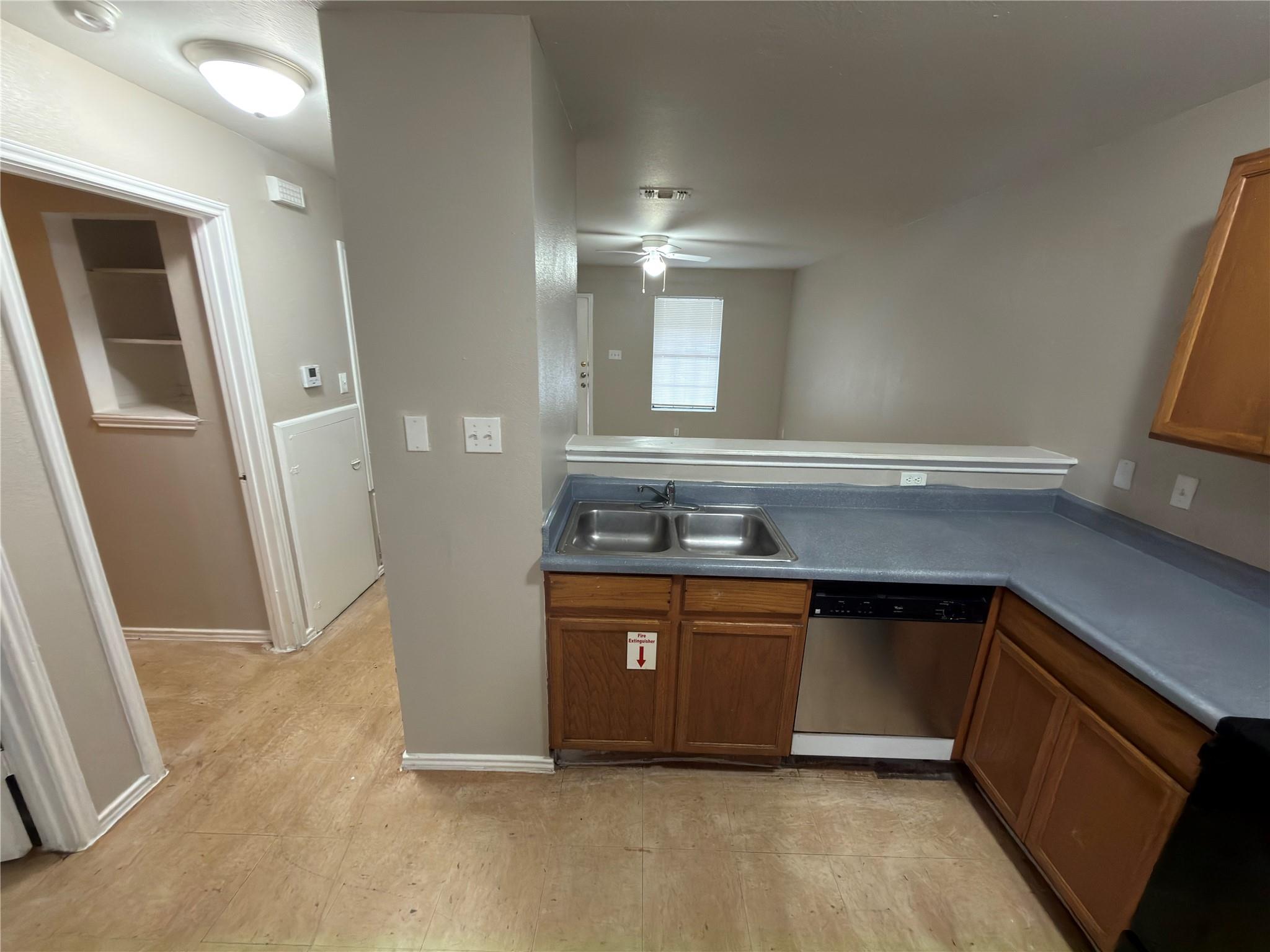 830 W Hutchins Pl Property Photo 10
