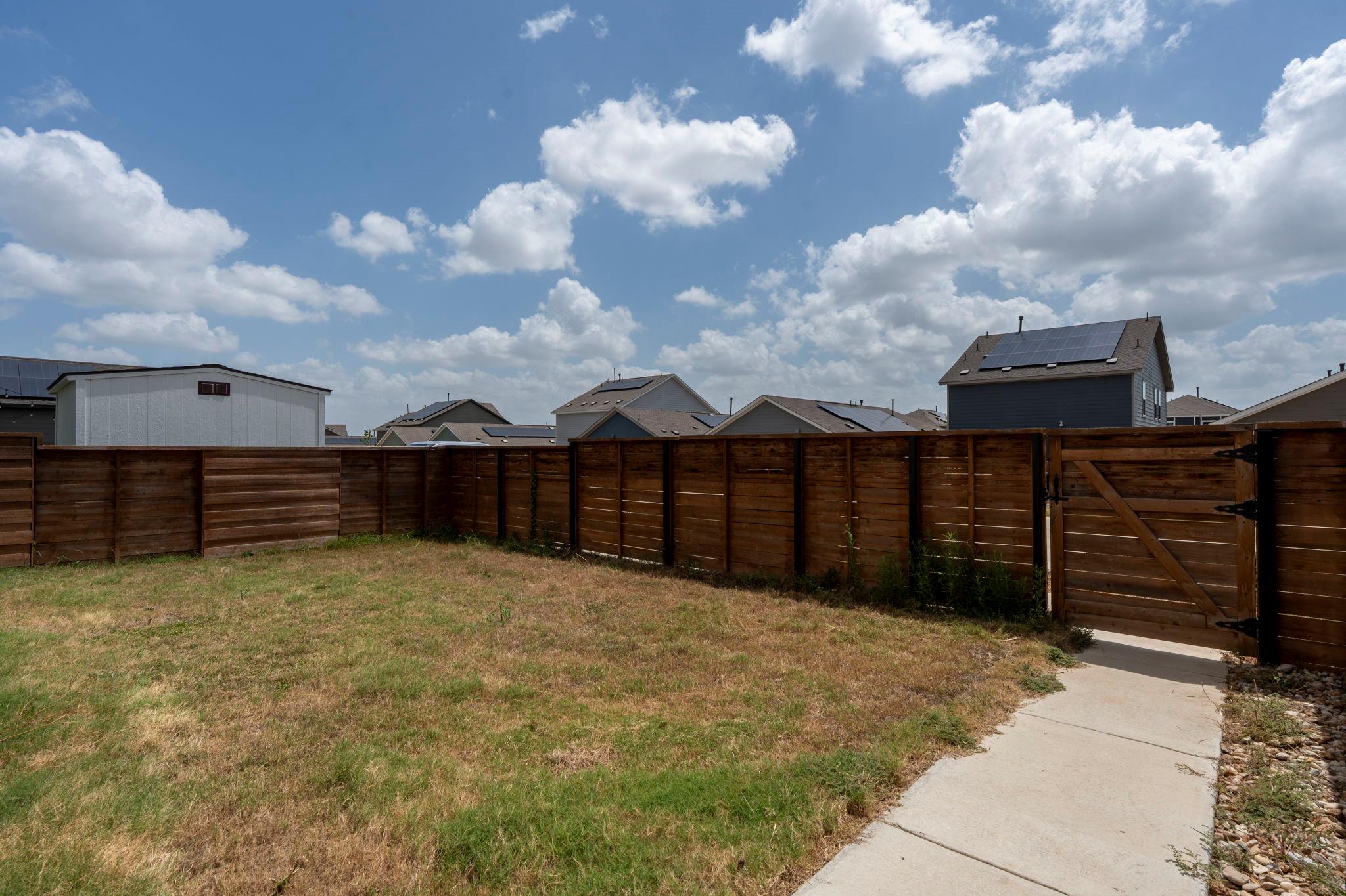 889 Powell St Property Photo 4