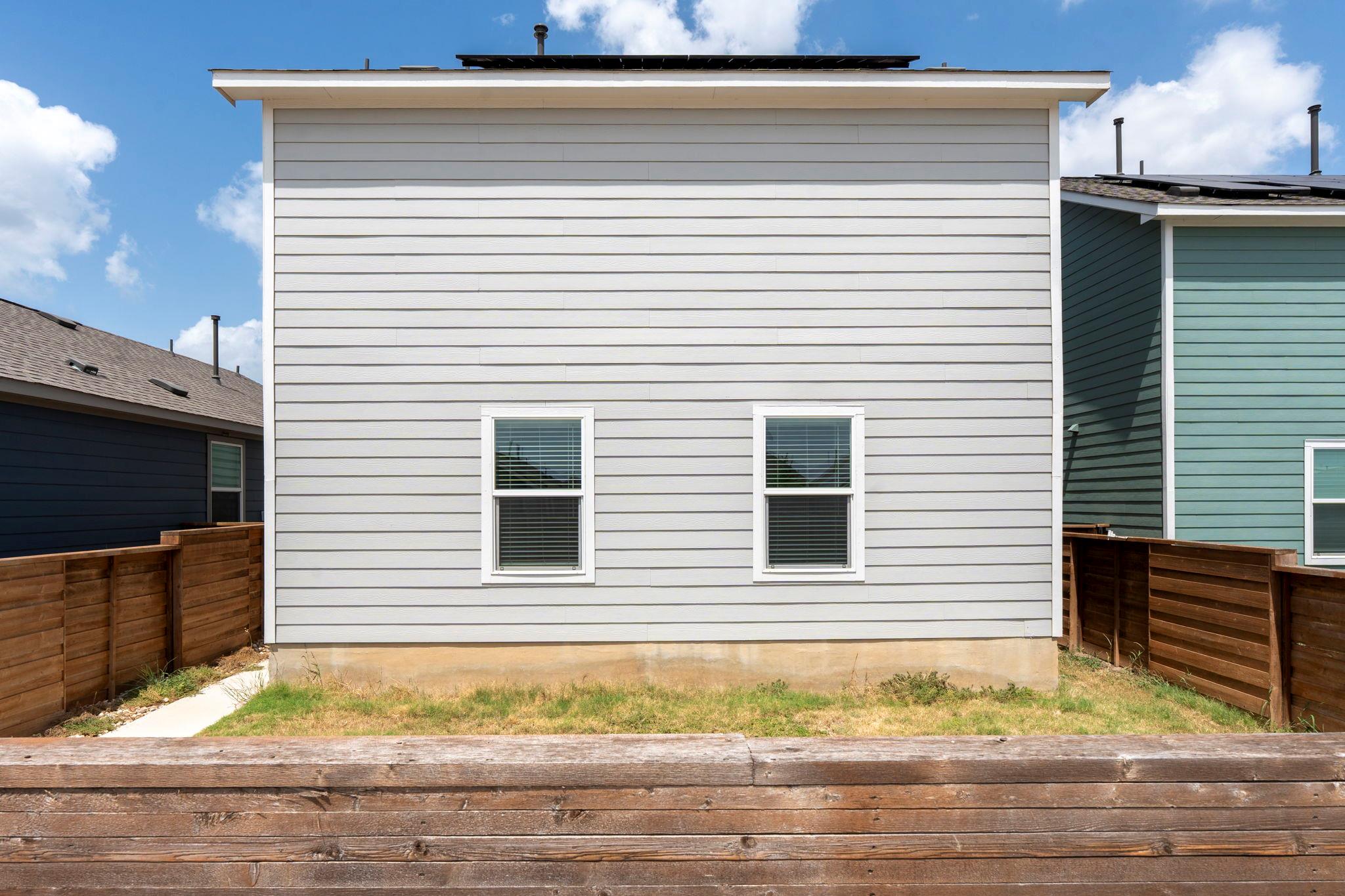 889 Powell St Property Photo 5