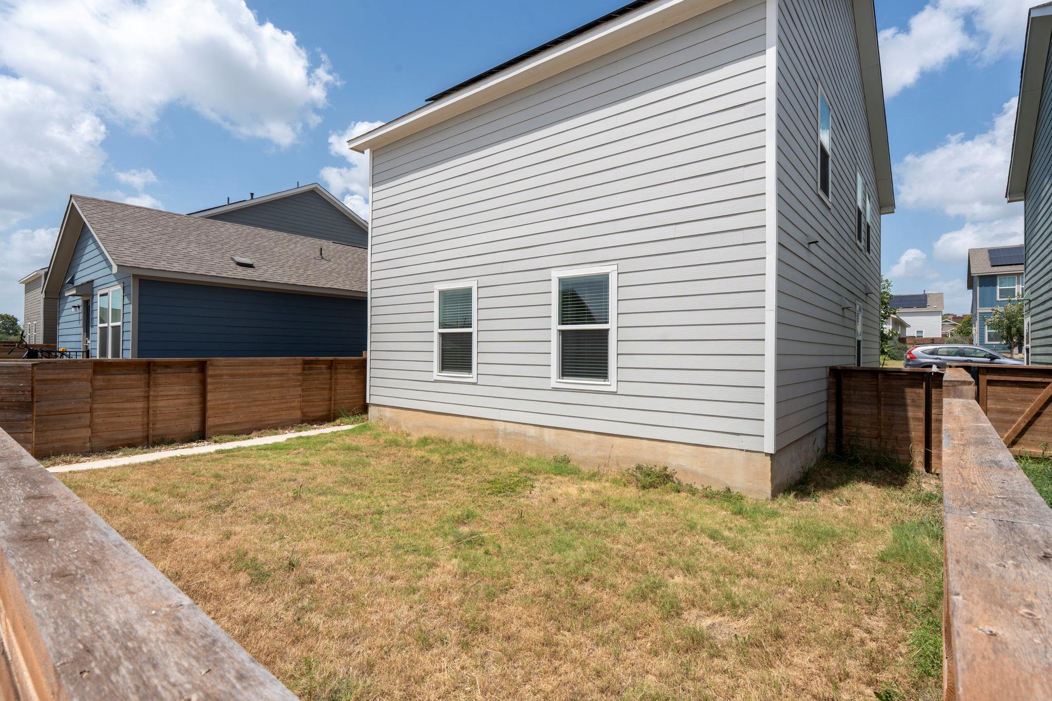 889 Powell St Property Photo 6