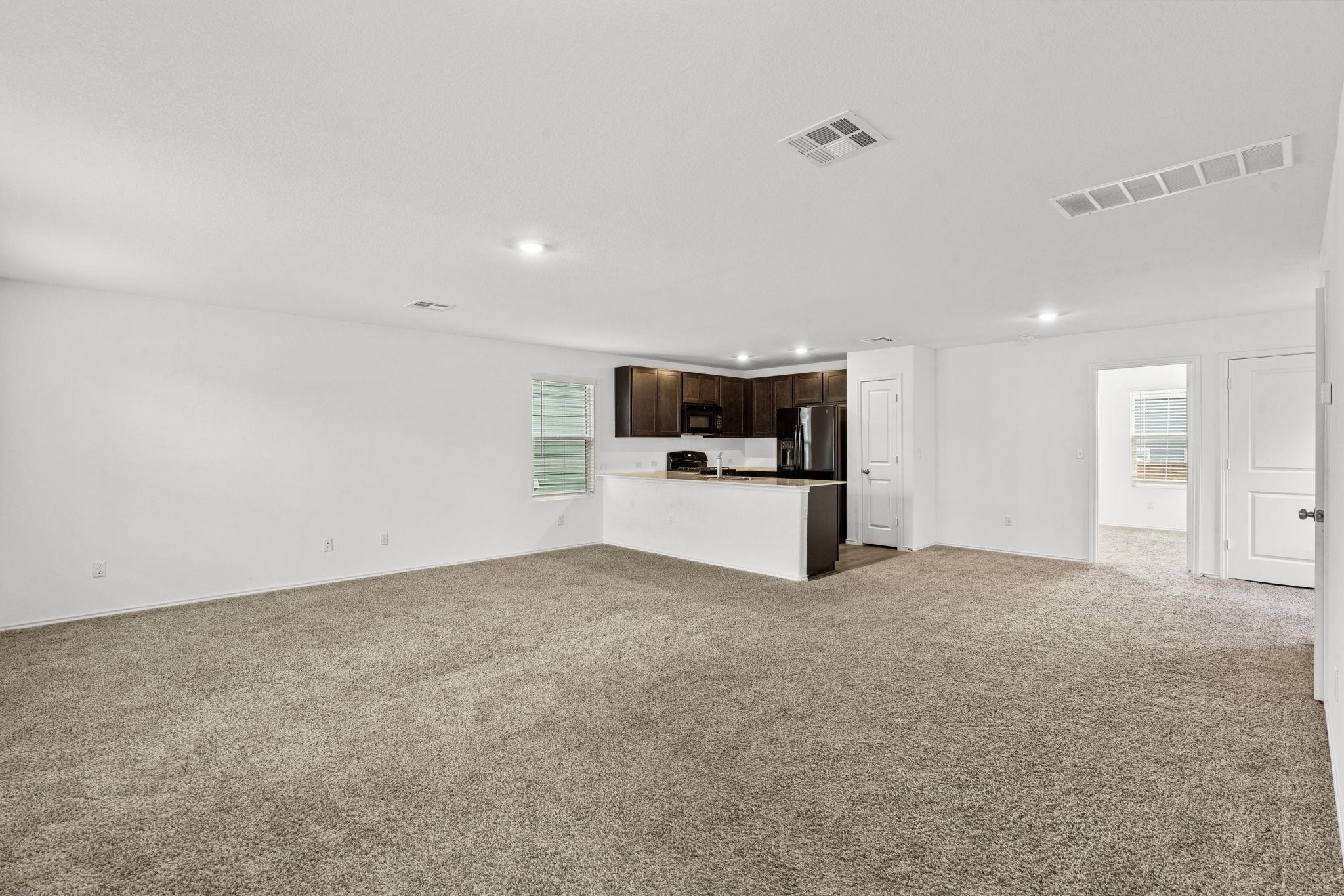 889 Powell St Property Photo 8