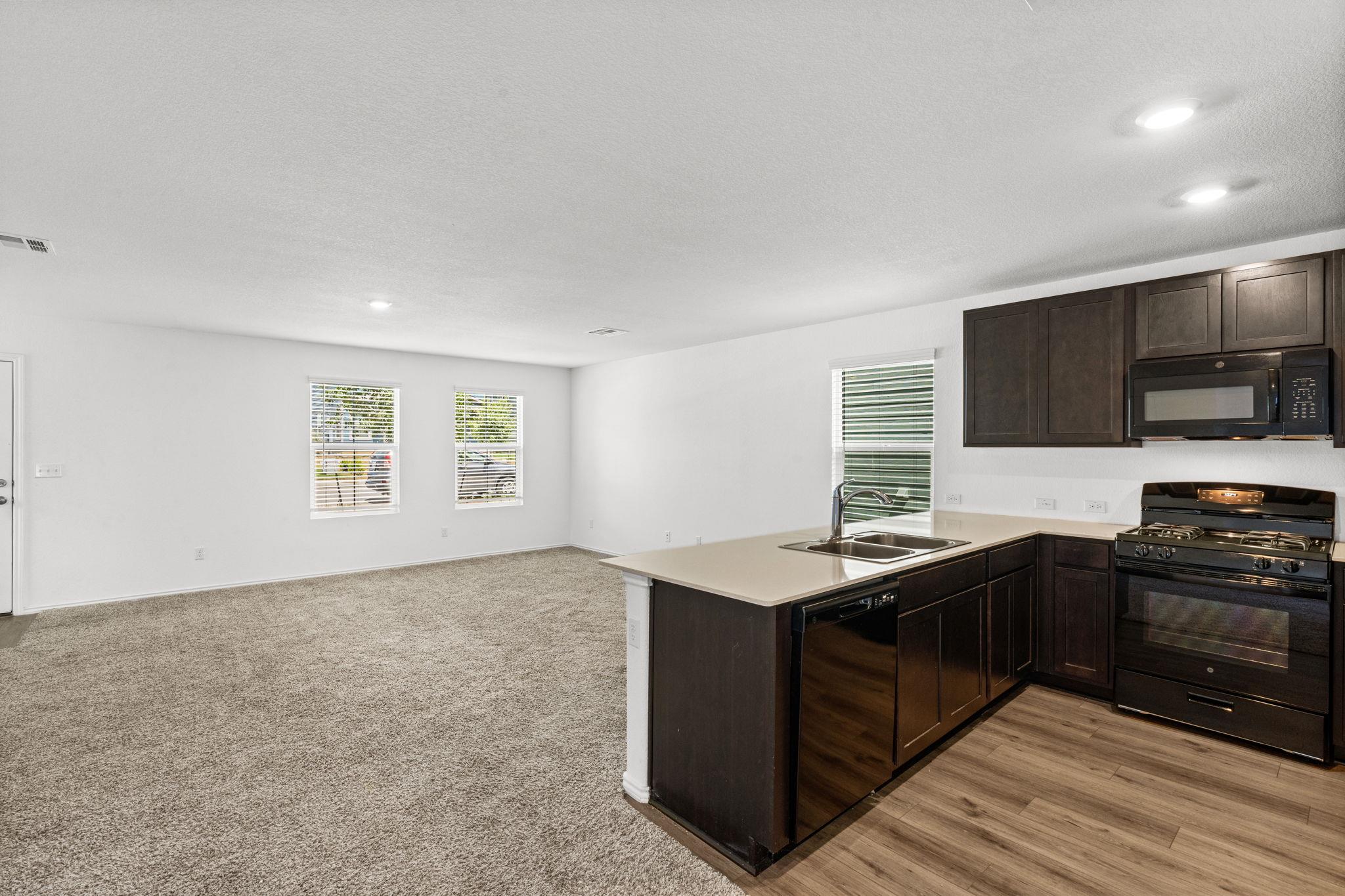 889 Powell St Property Photo 11