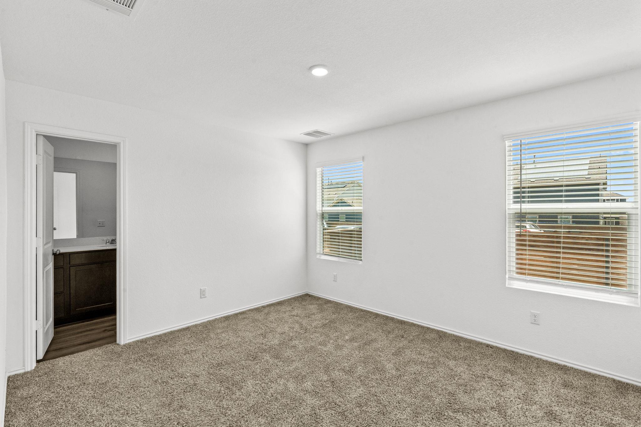 889 Powell St Property Photo 12