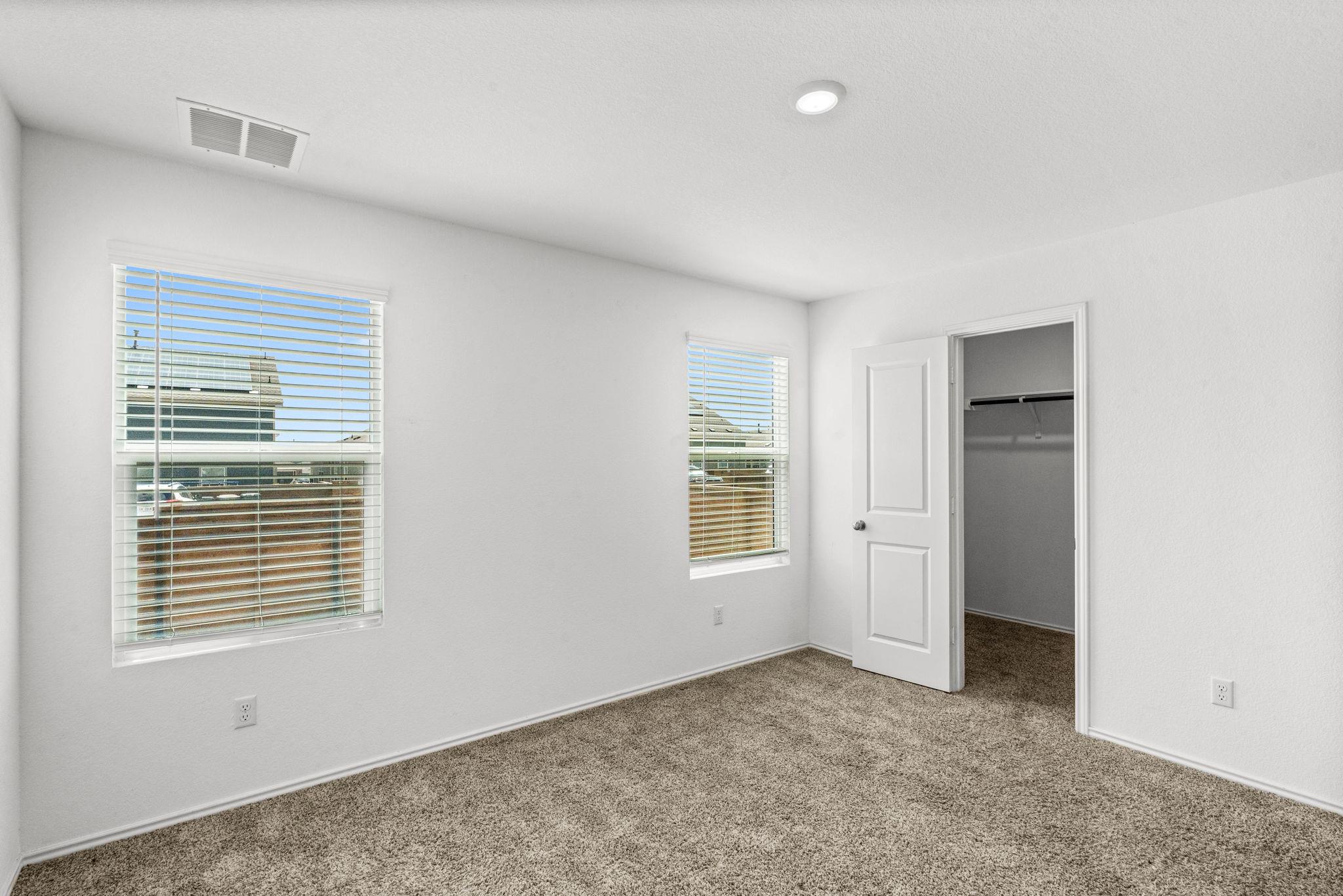 889 Powell St Property Photo 14