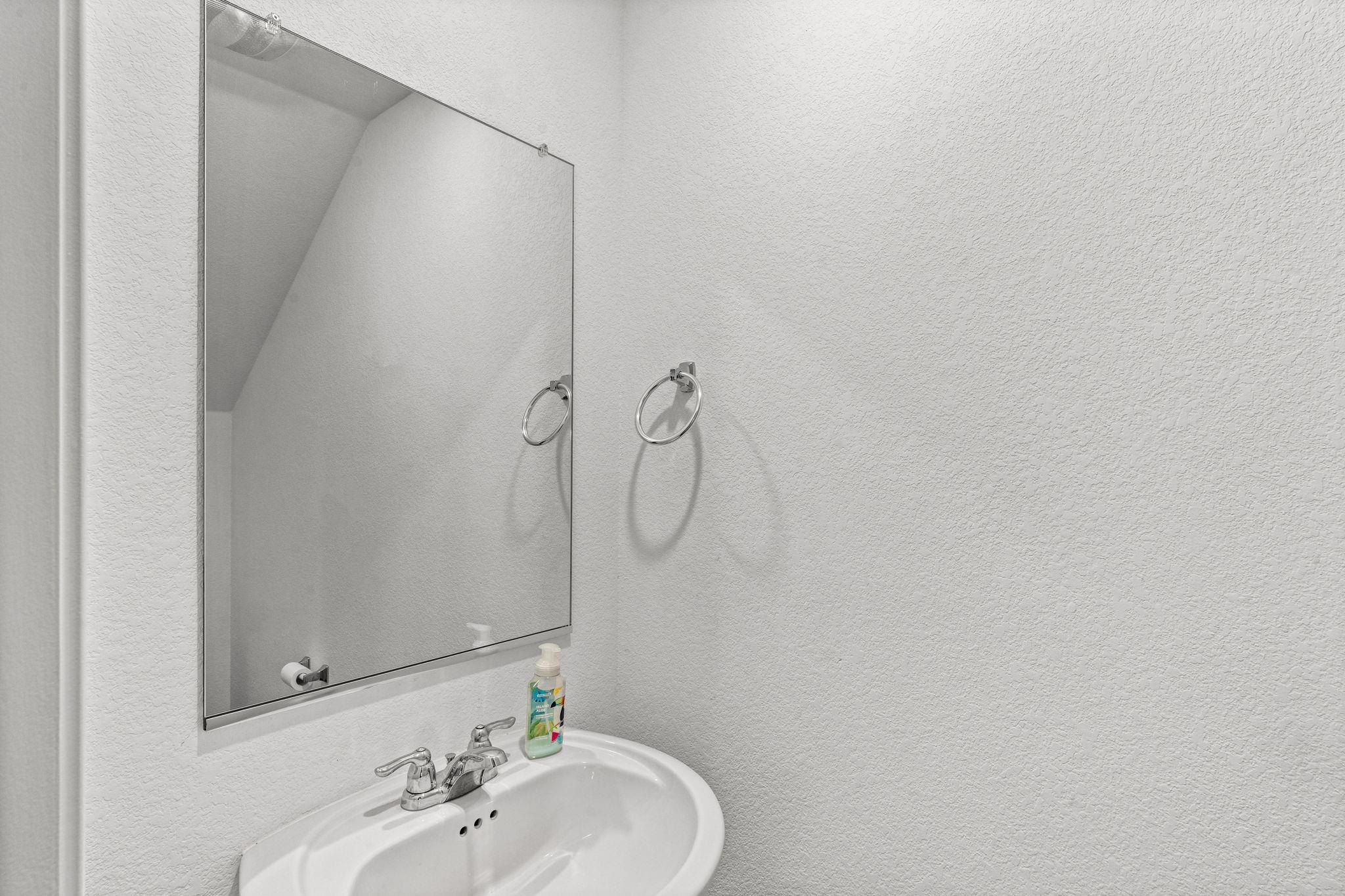 889 Powell St Property Photo 15