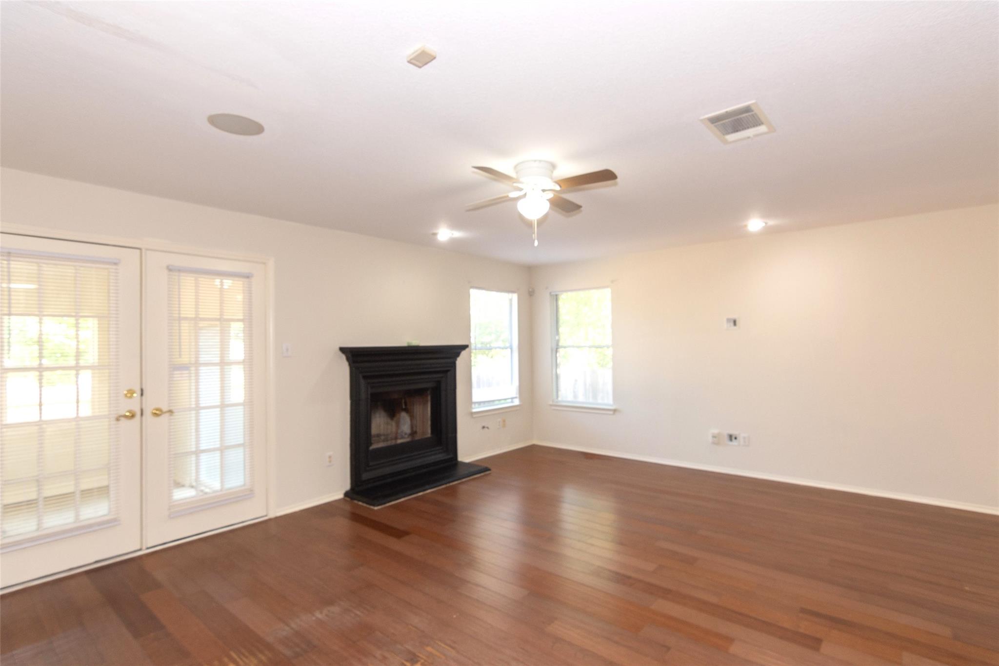 2321 Friarcreek Loop Property Photo 4