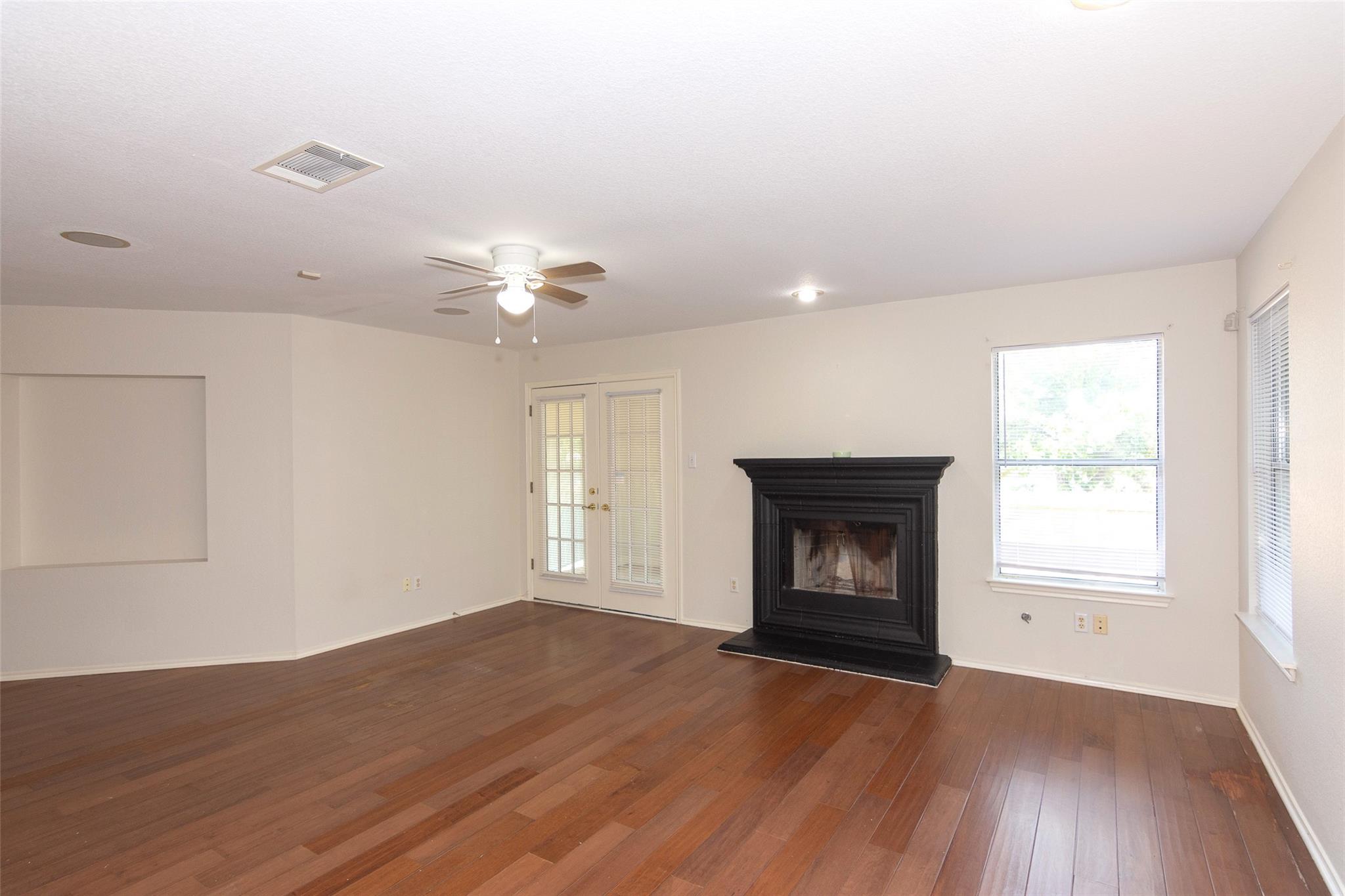 2321 Friarcreek Loop Property Photo 5