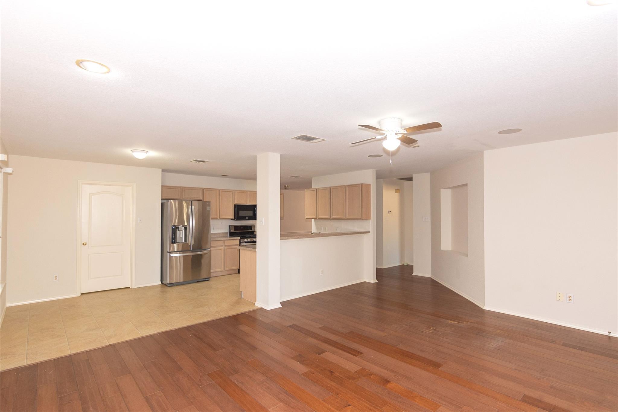 2321 Friarcreek Loop Property Photo 6