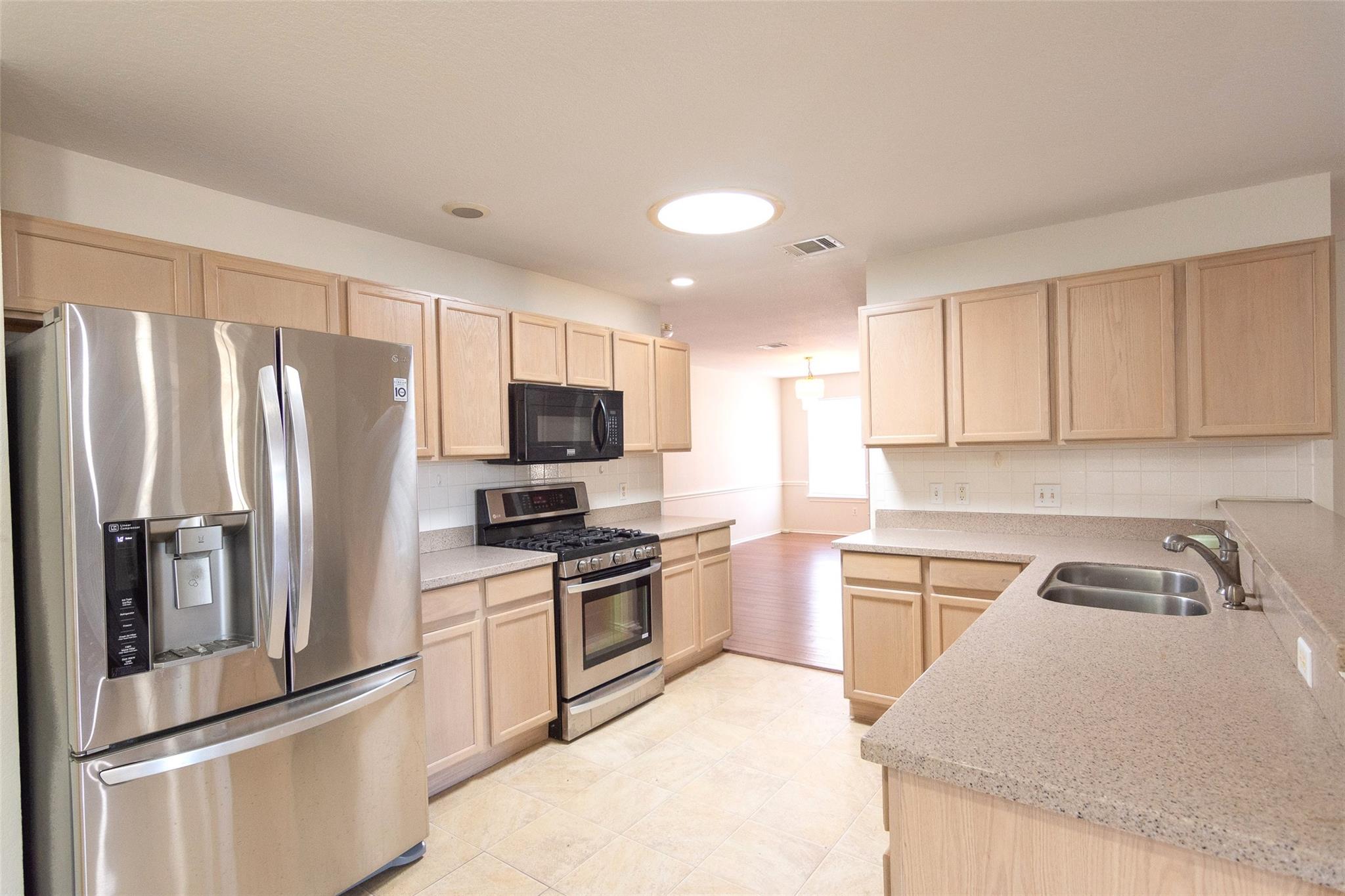 2321 Friarcreek Loop Property Photo 8