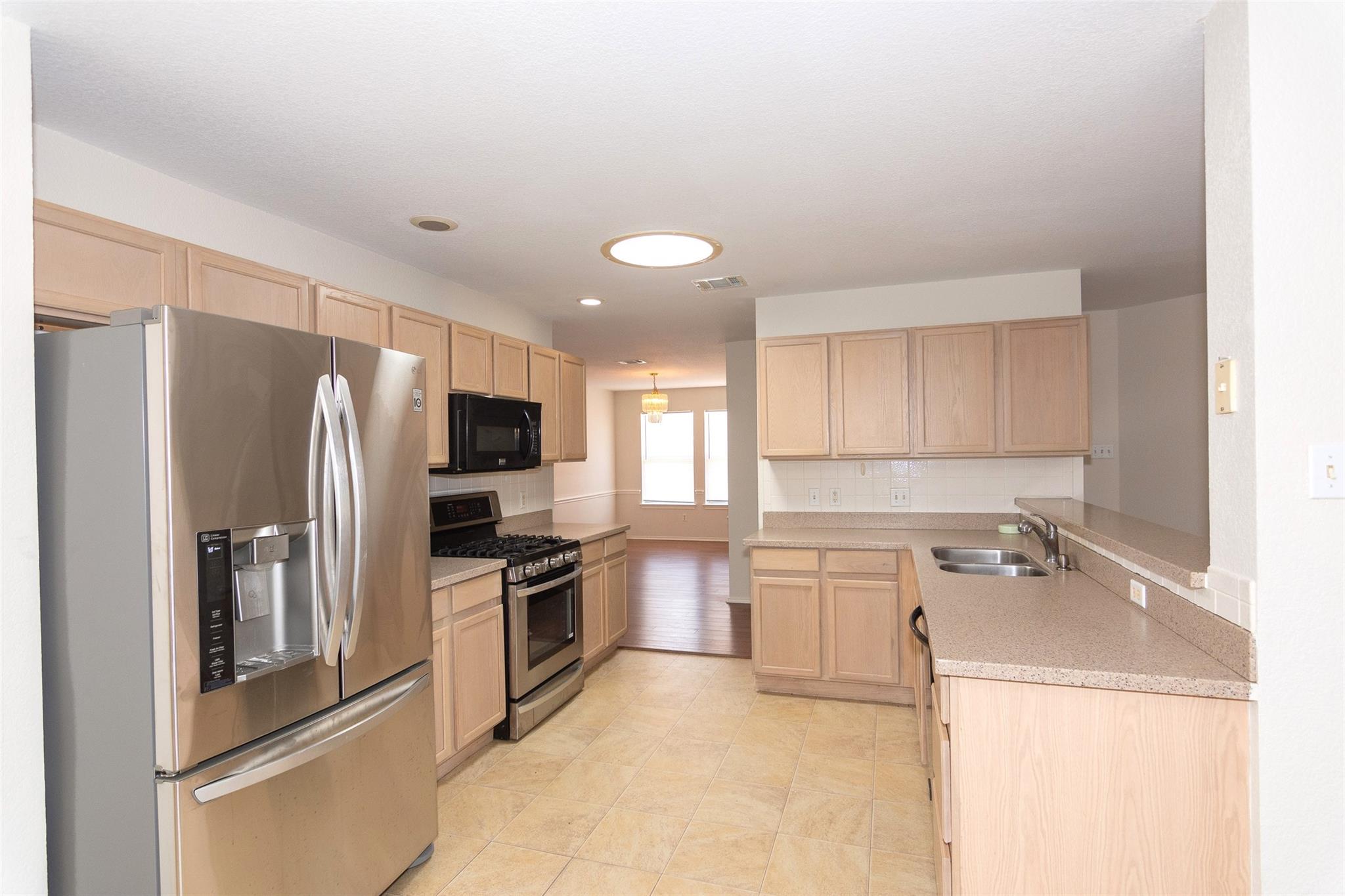 2321 Friarcreek Loop Property Photo 9