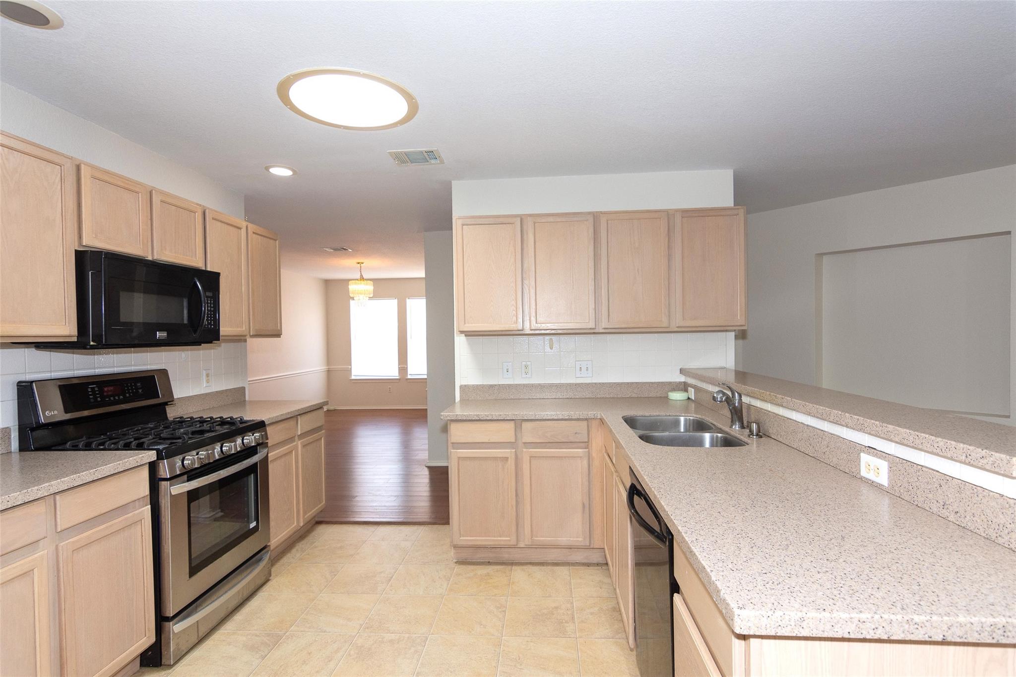 2321 Friarcreek Loop Property Photo 10