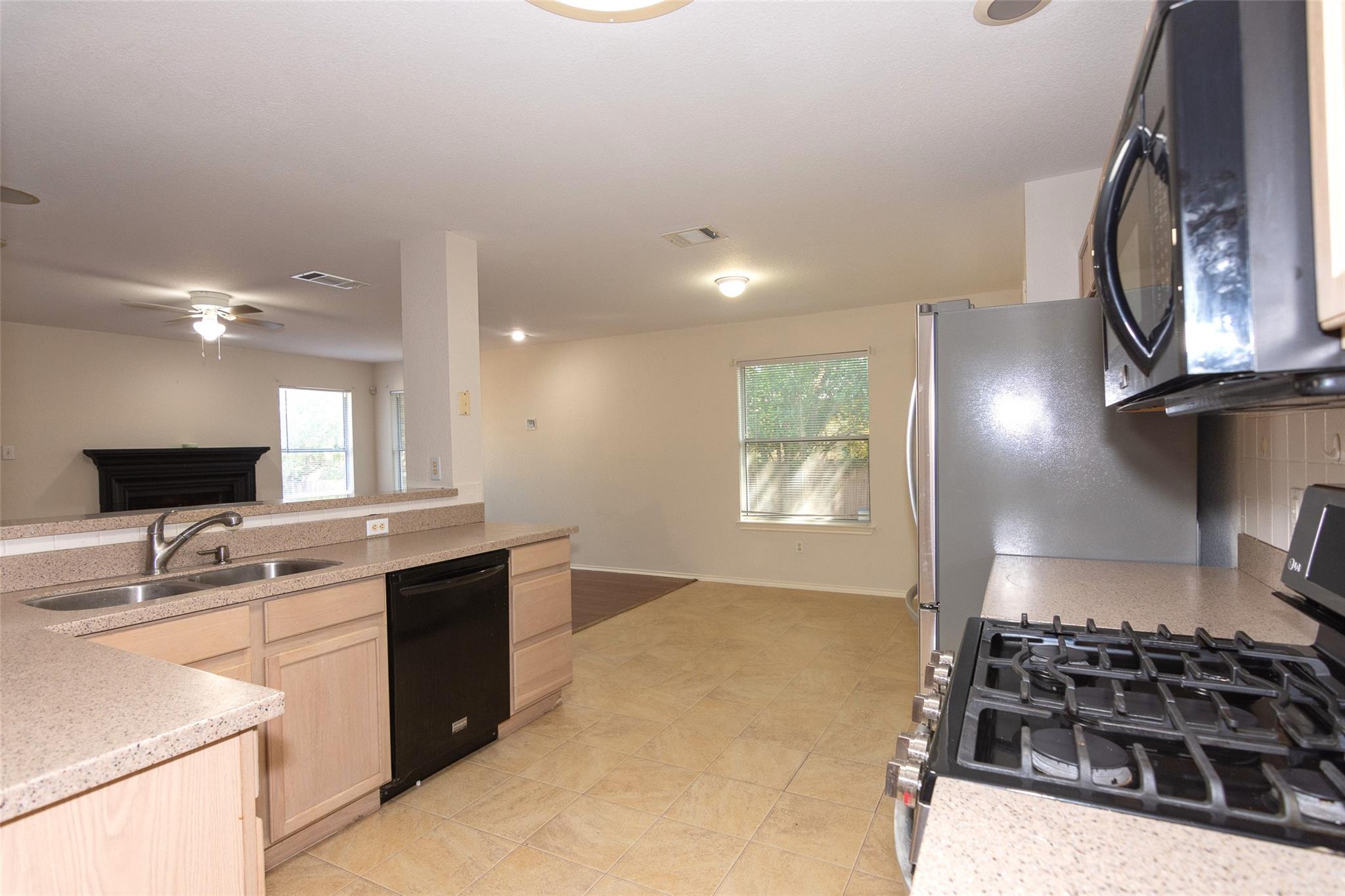 2321 Friarcreek Loop Property Photo 11