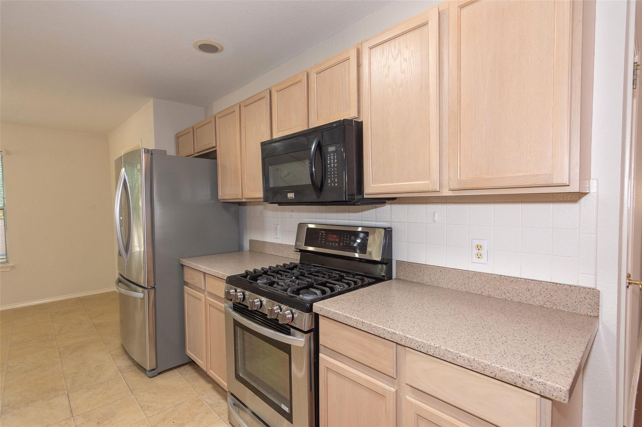 2321 Friarcreek Loop Property Photo 12