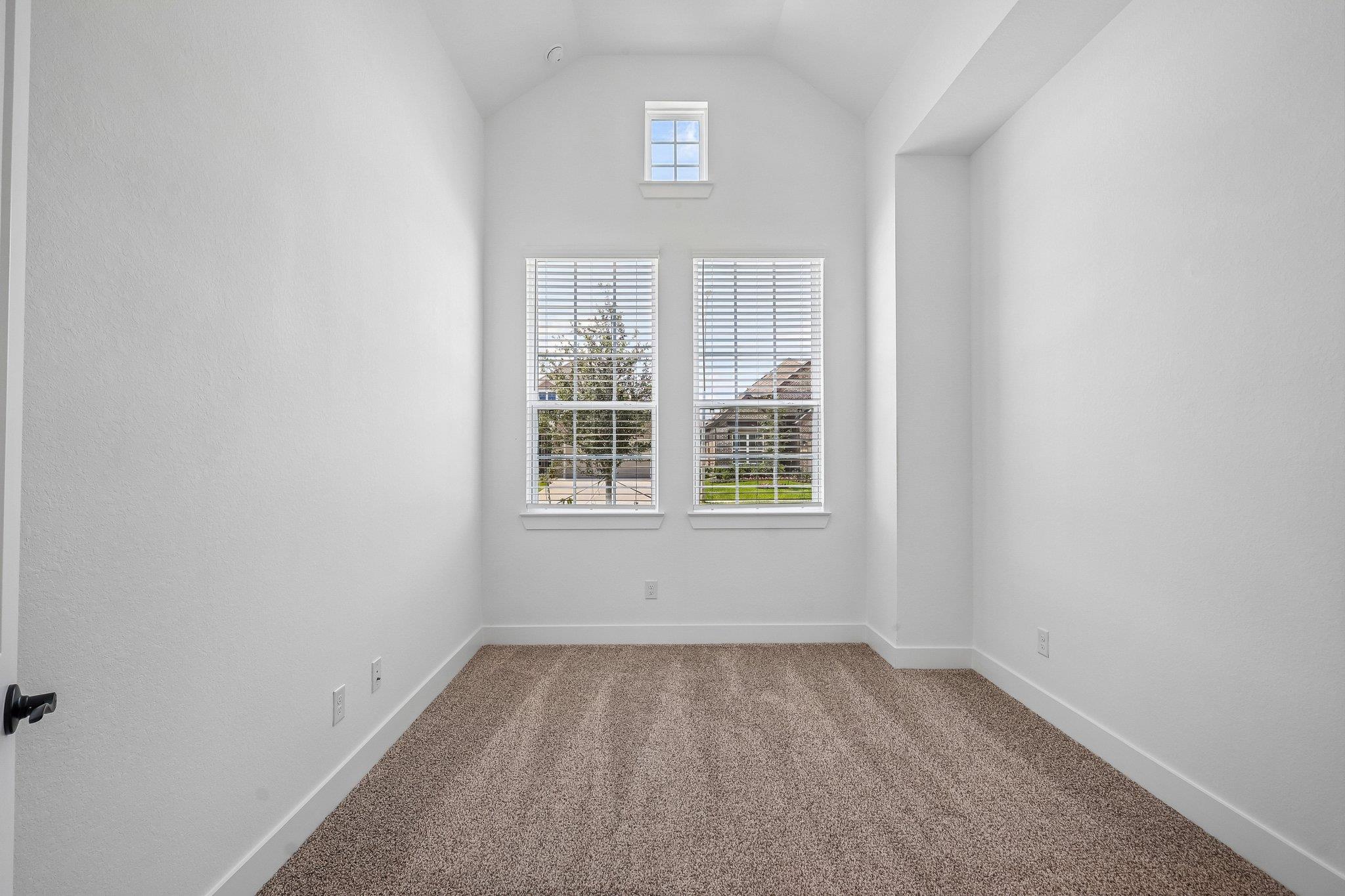17804 Rolling Dr Property Photo 3