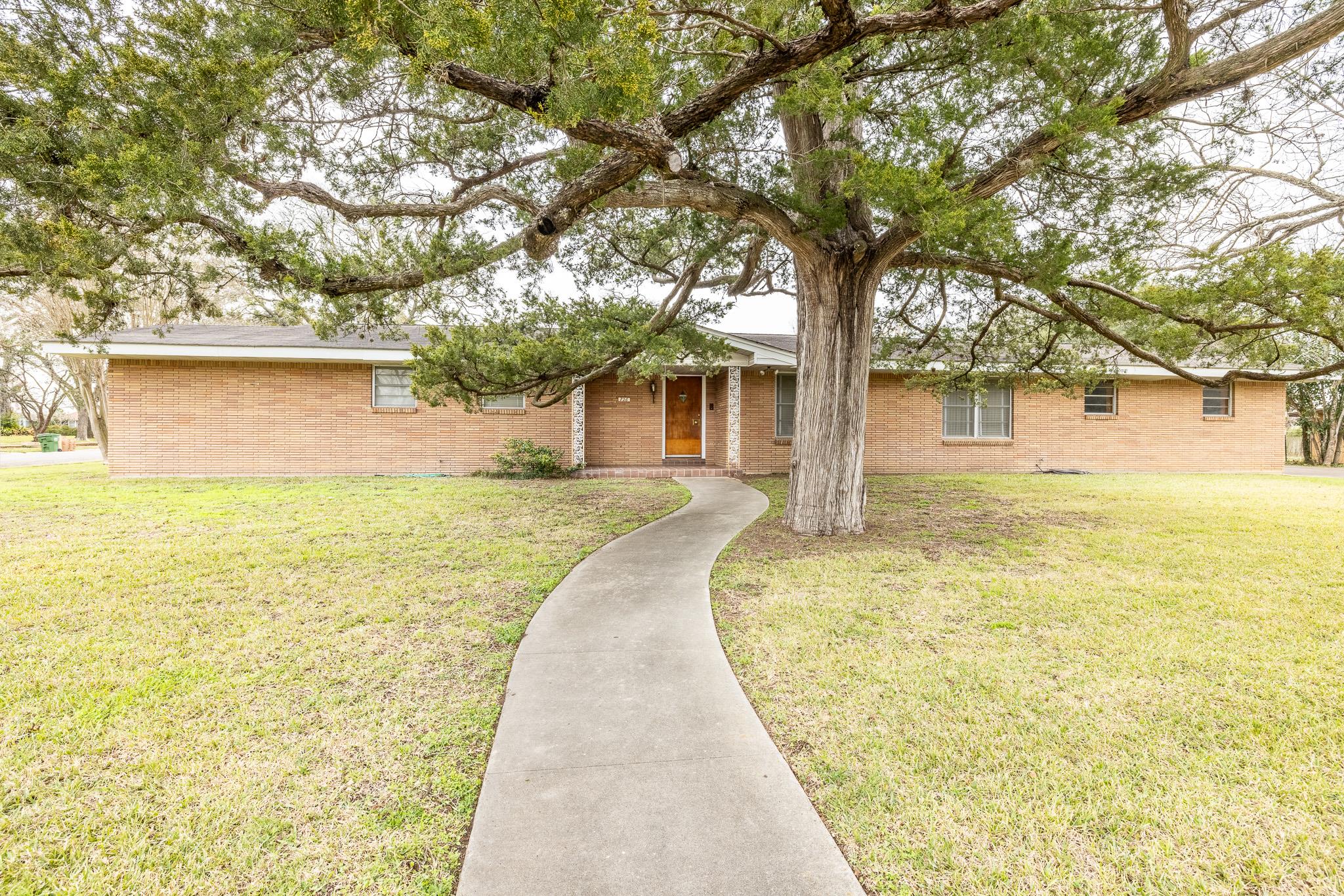 726 Saint Vincent St Property Photo