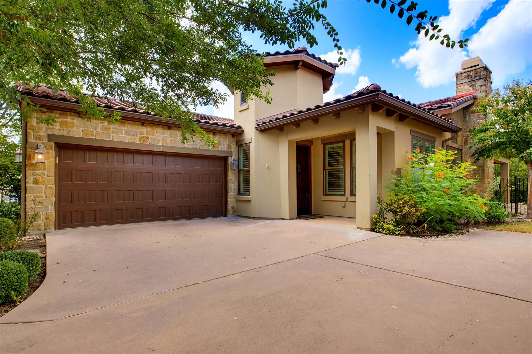 210 Versilia Cir Property Photo 1
