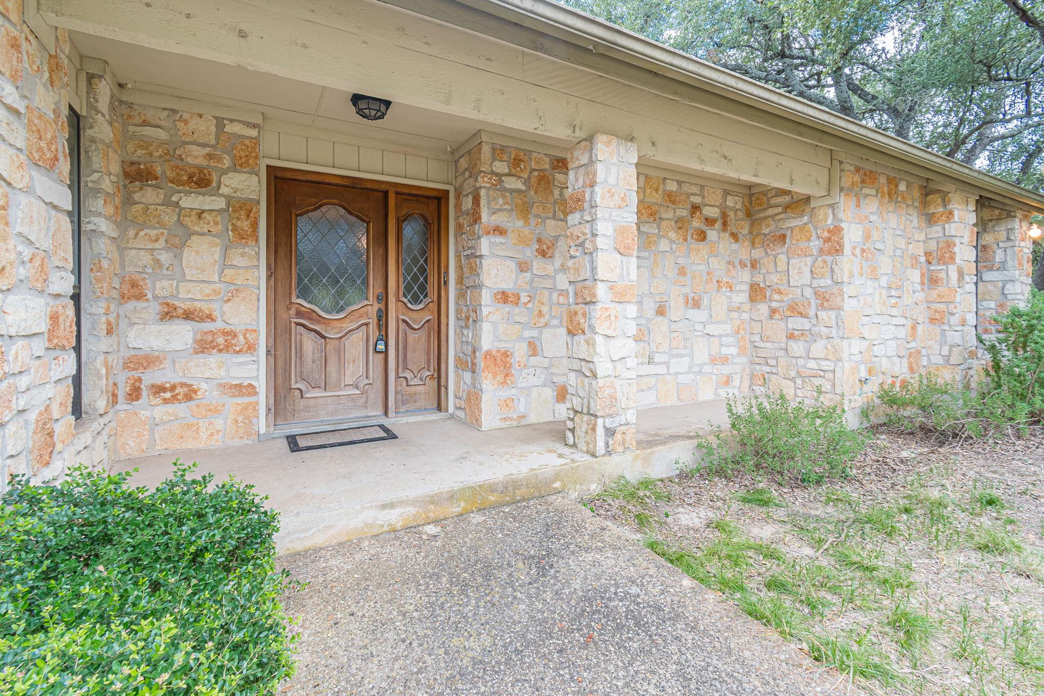 1047 Windmill Rd Property Photo 4