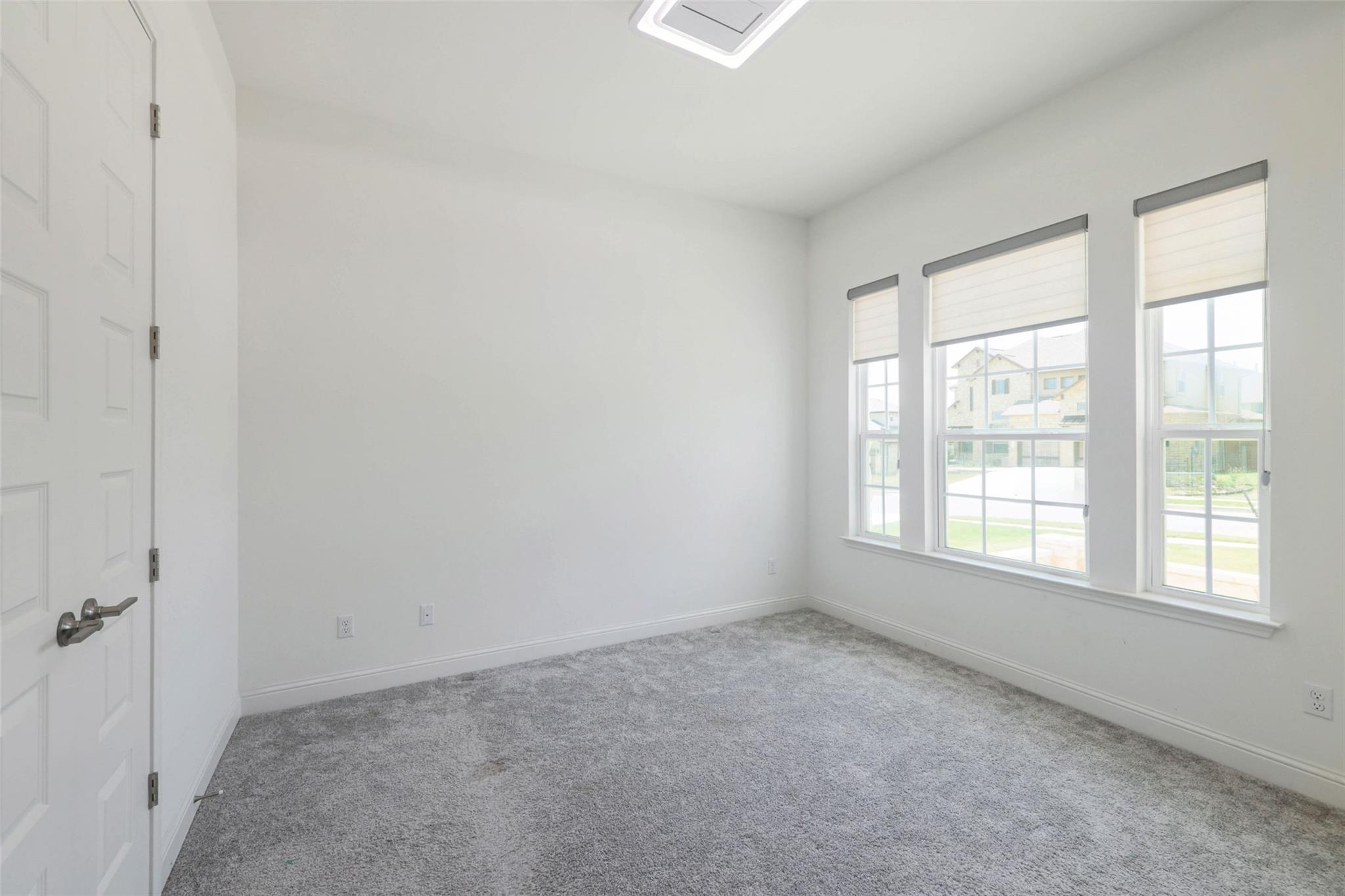4413 Edgewater Dr Property Photo 8