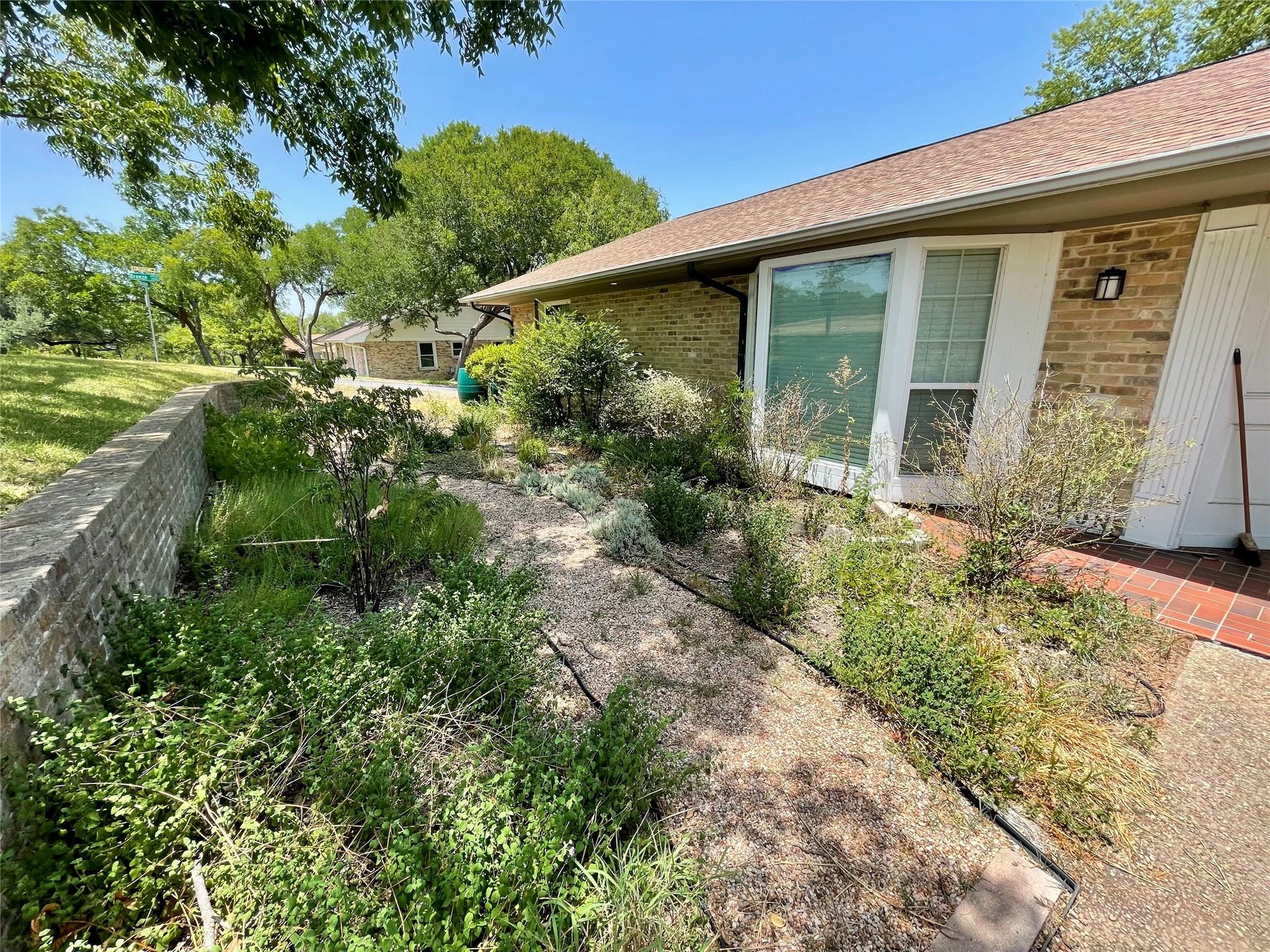 1706 Windoak Dr Property Photo 4