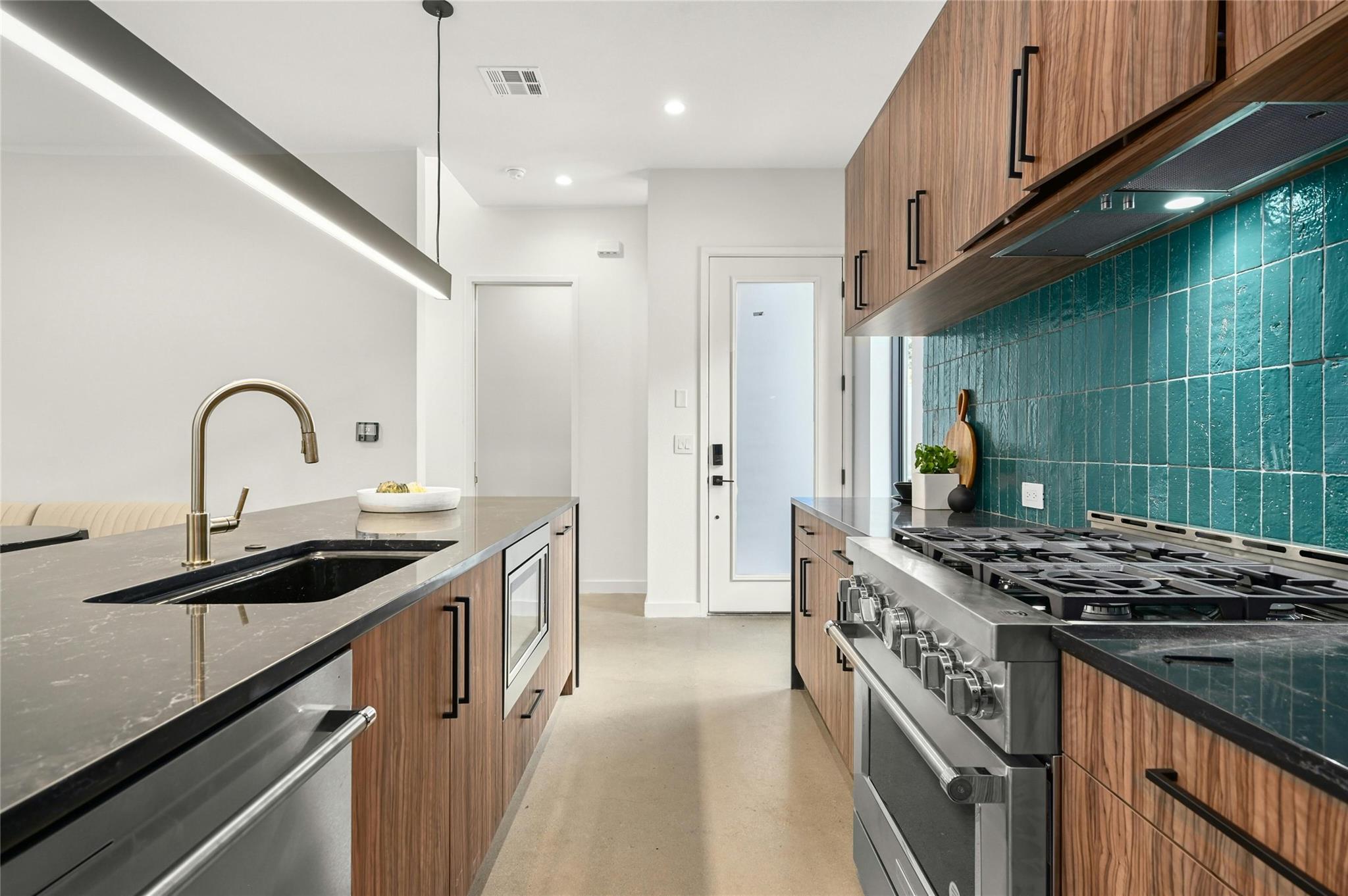 219 Lessin Ln #unit 6 Property Photo 5