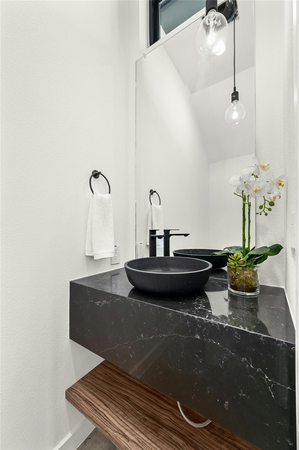 219 Lessin Ln #unit 6 Property Photo 8