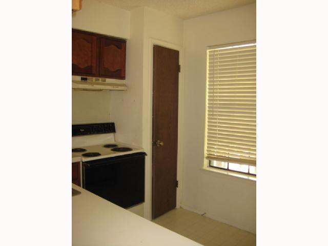 12407 Tree Line Dr #b Property Photo 5
