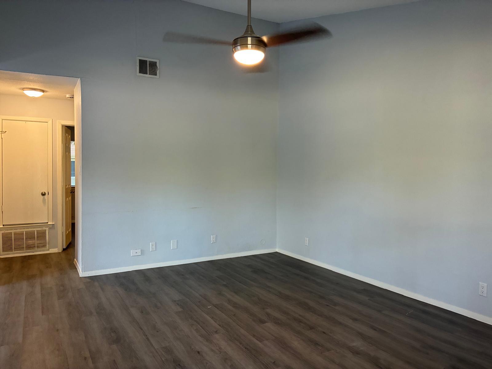12407 Tree Line Dr #b Property Photo 6