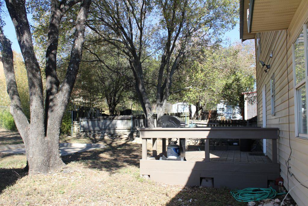 11004 Elm St Property Photo 17