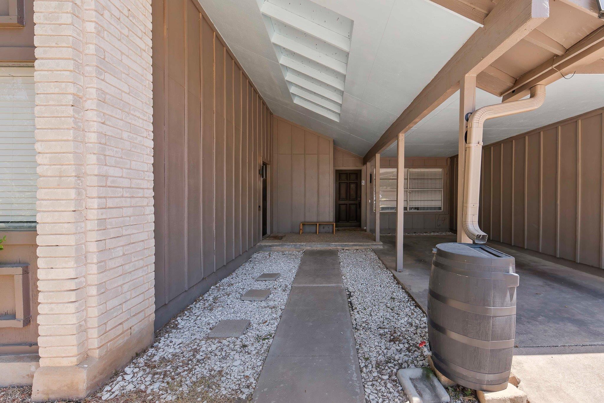 9011 Quail Valley Dr #a Property Photo 4
