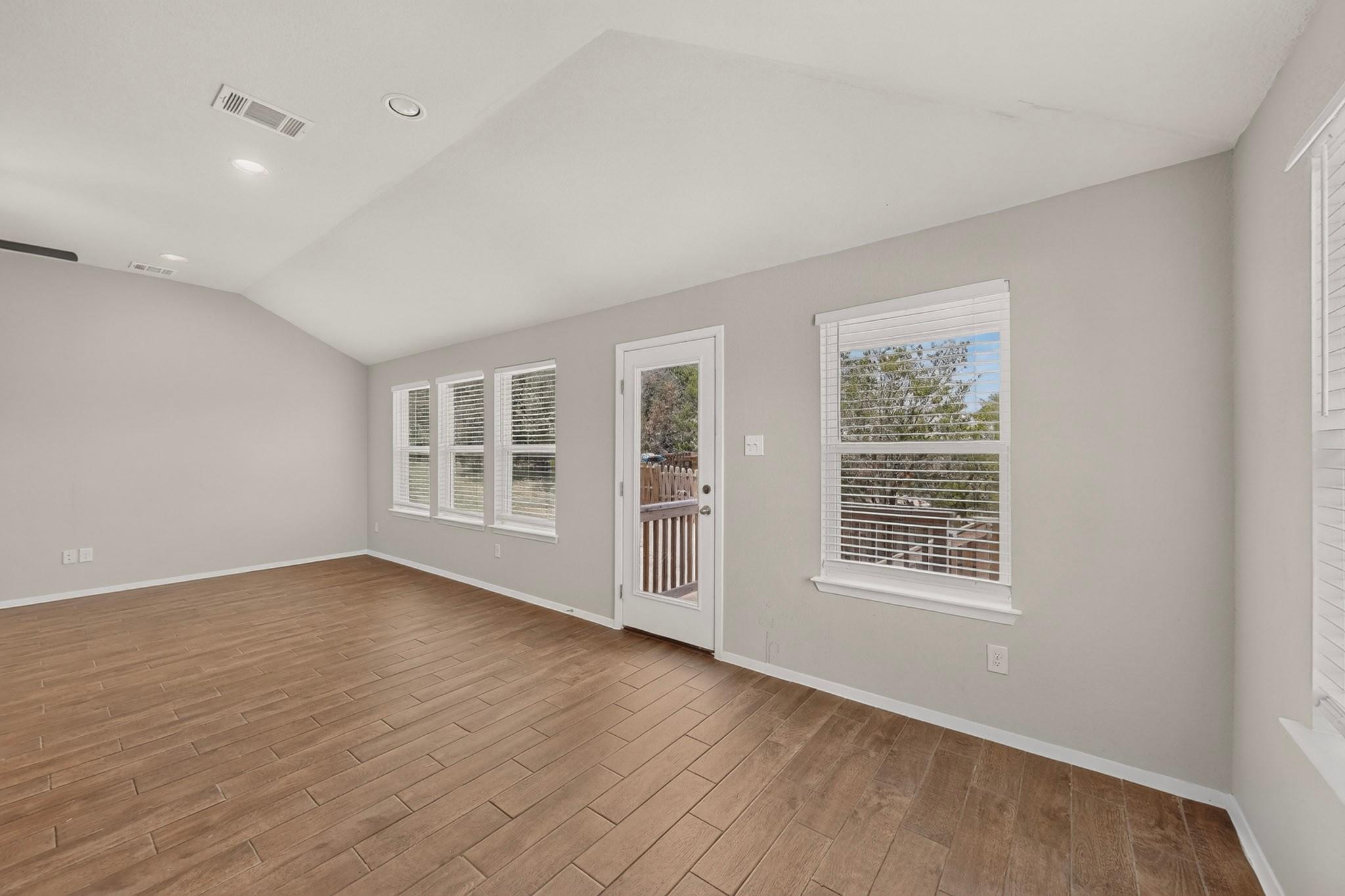 3704 Allegiance Ave Property Photo 5