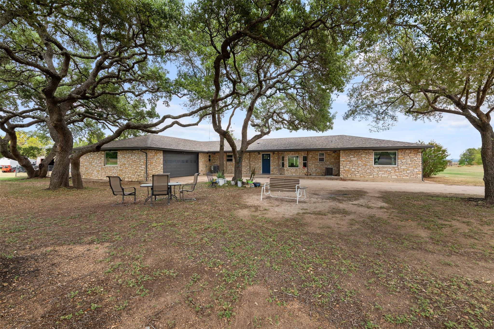 208 Iris Ln Property Photo