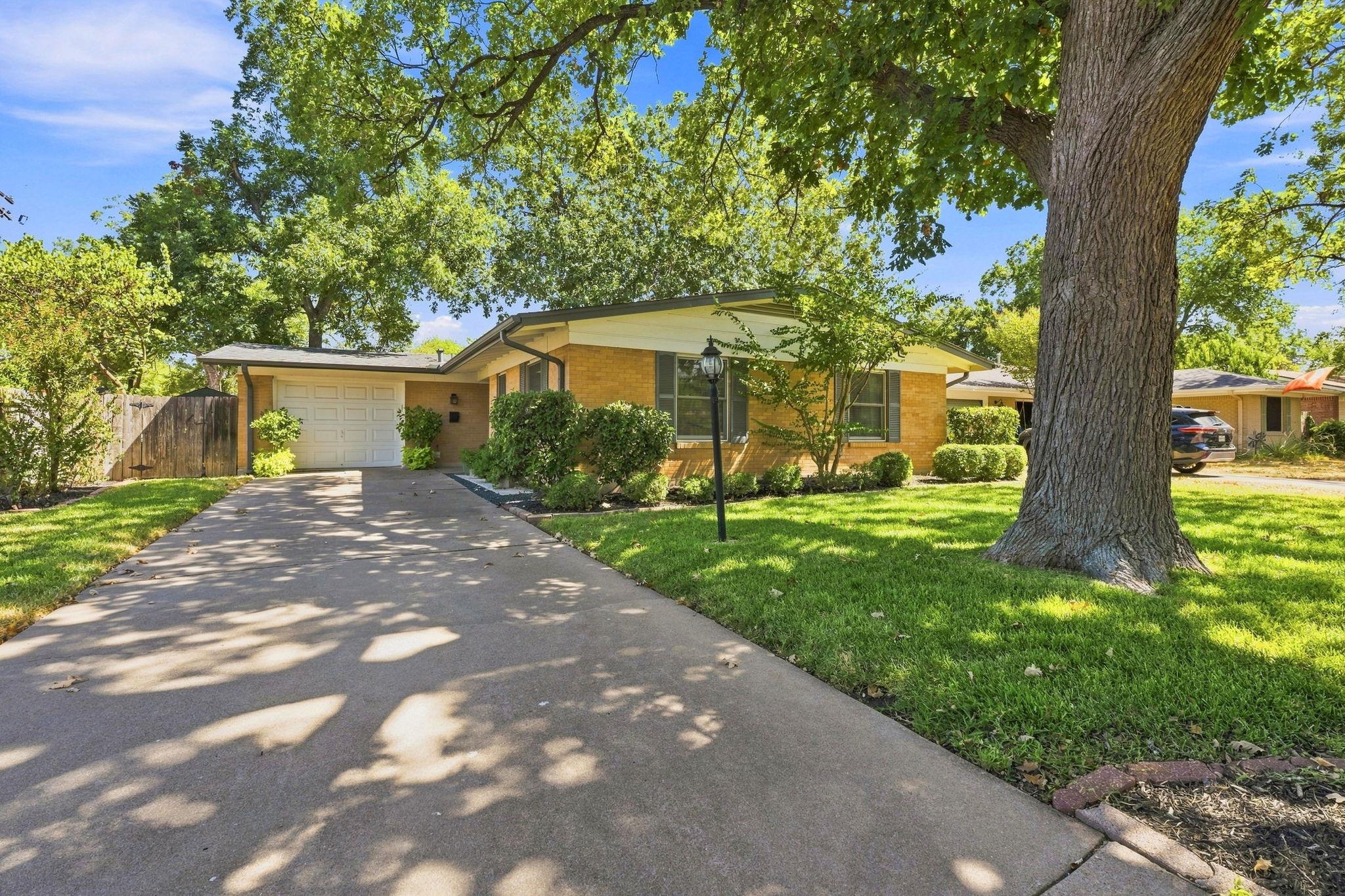 2114 Lanier Dr Property Photo 25
