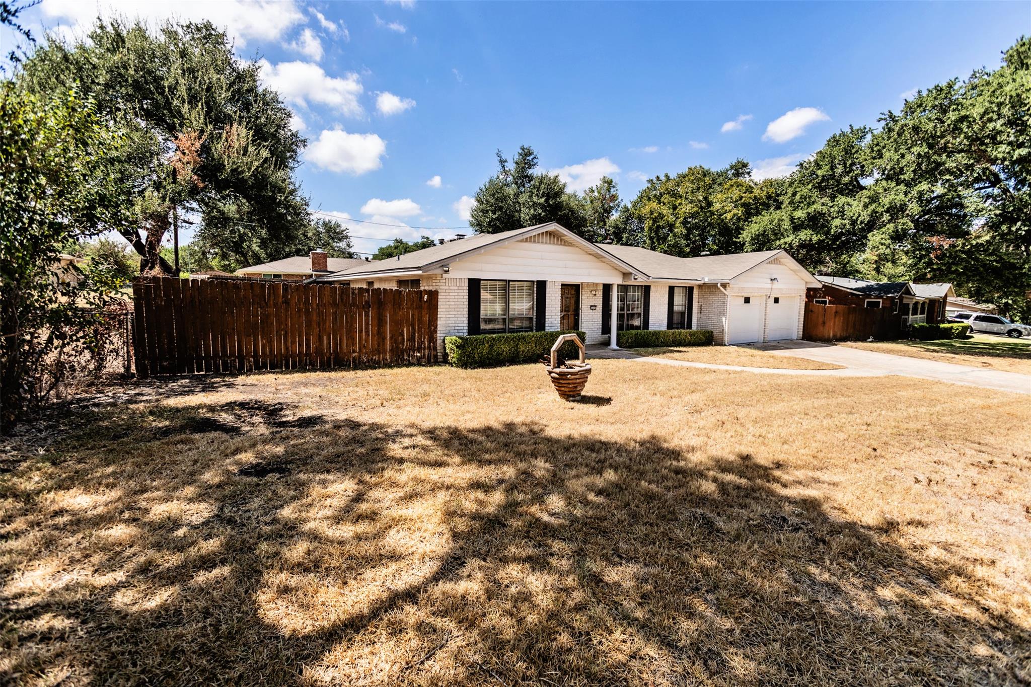 3205 Pin Oak Dr Property Photo 1