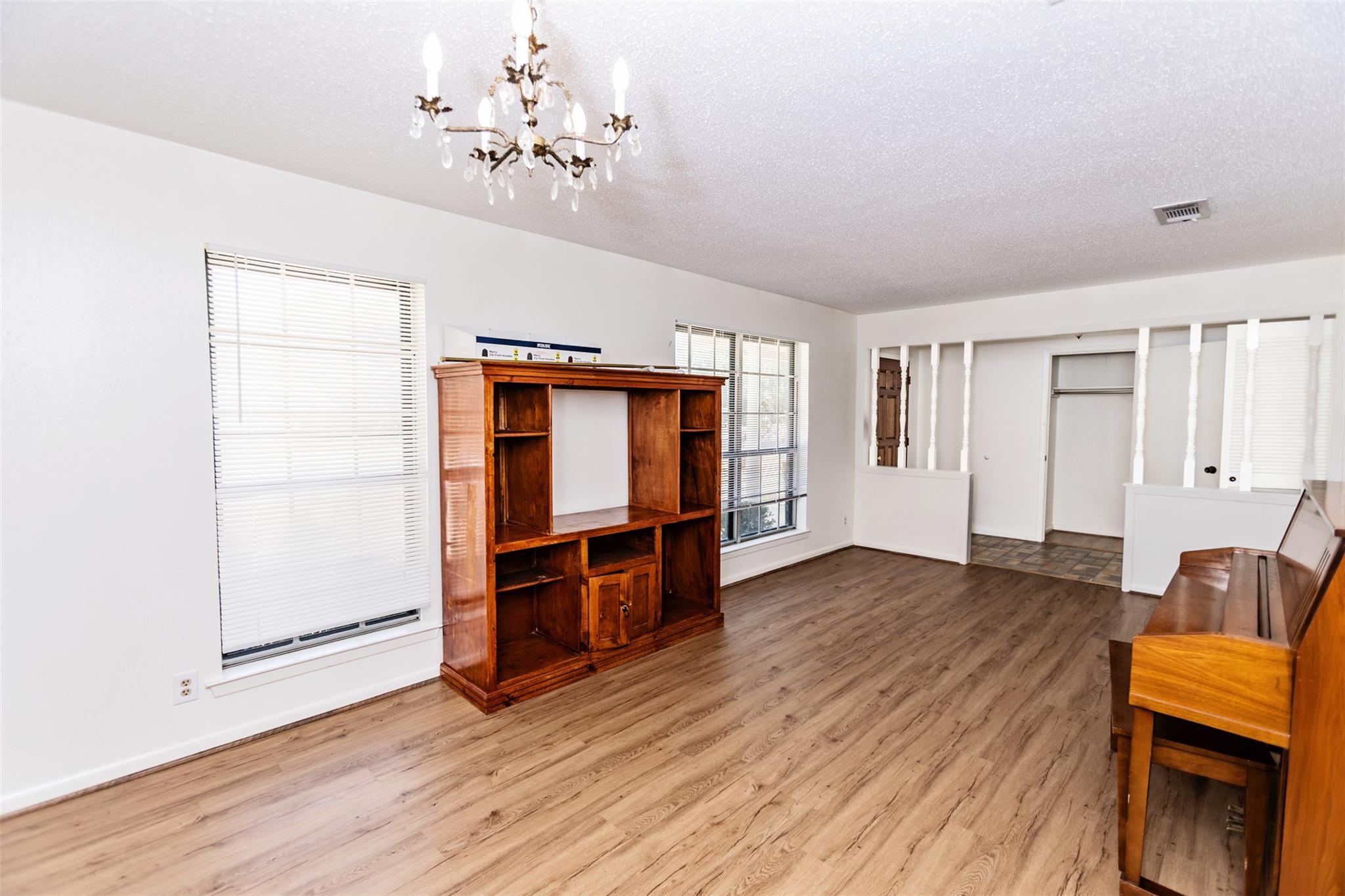 3205 Pin Oak Dr Property Photo 6