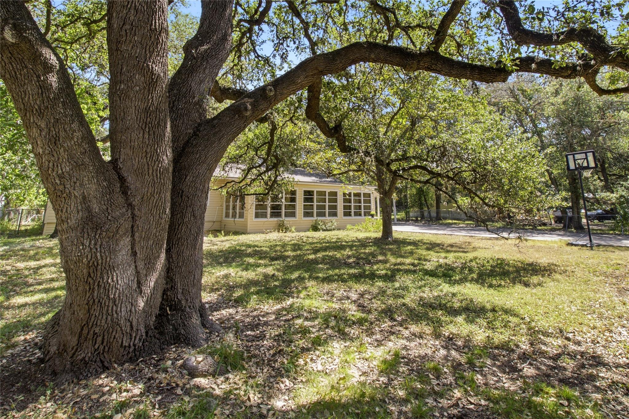 606 Harmons Way Property Photo 3