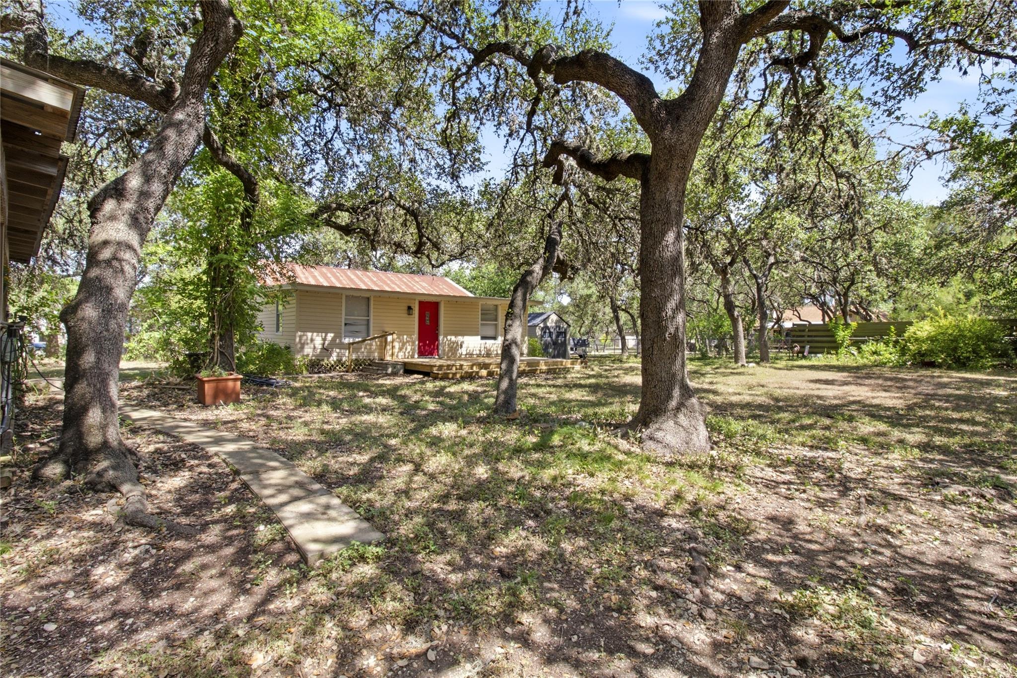 606 Harmons Way Property Photo 4