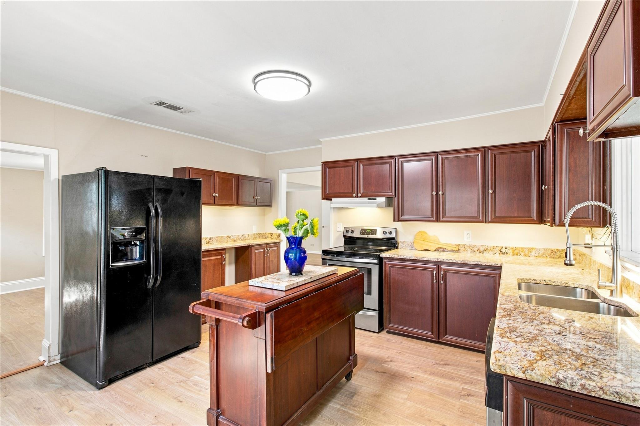 606 Harmons Way Property Photo 15