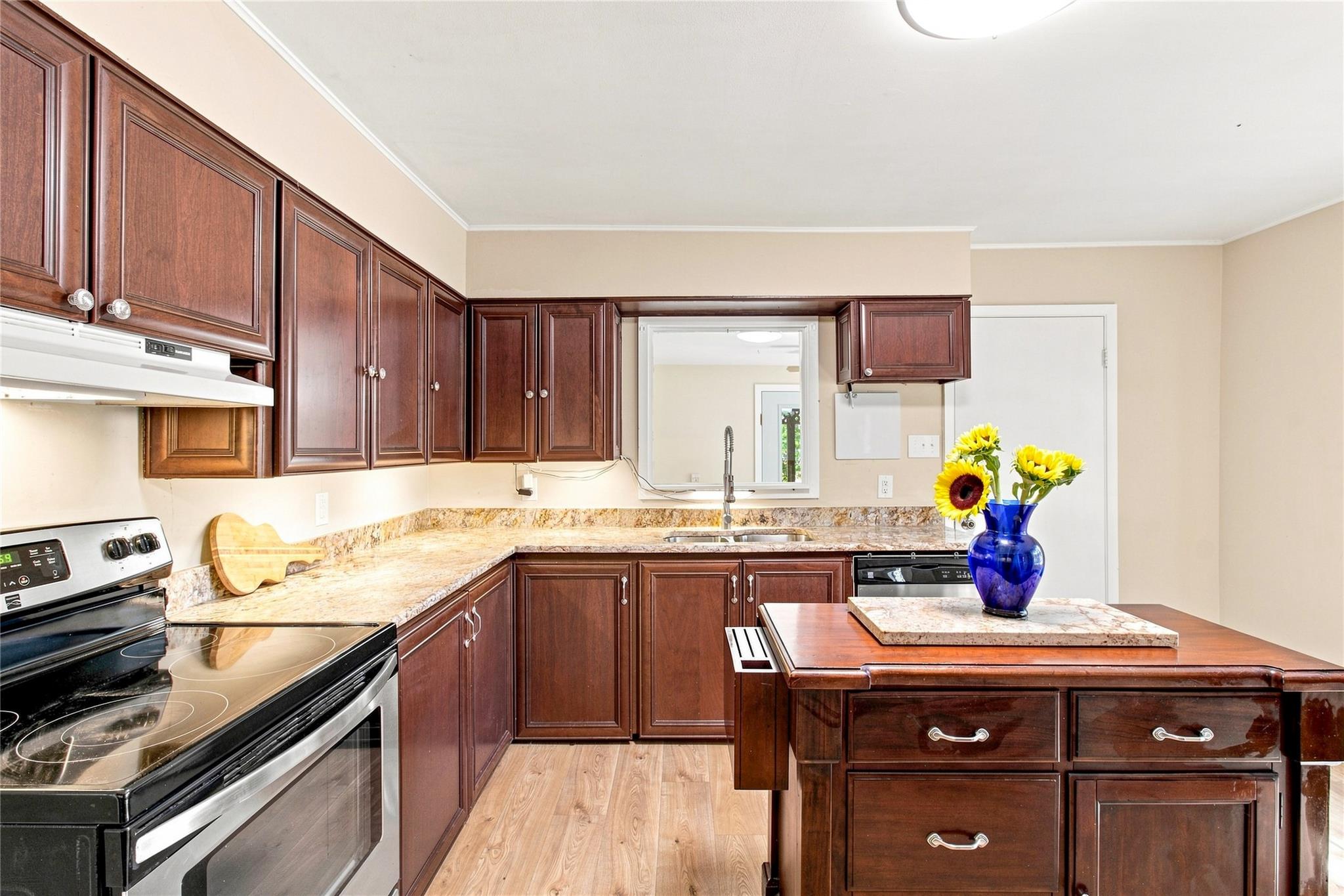 606 Harmons Way Property Photo 16