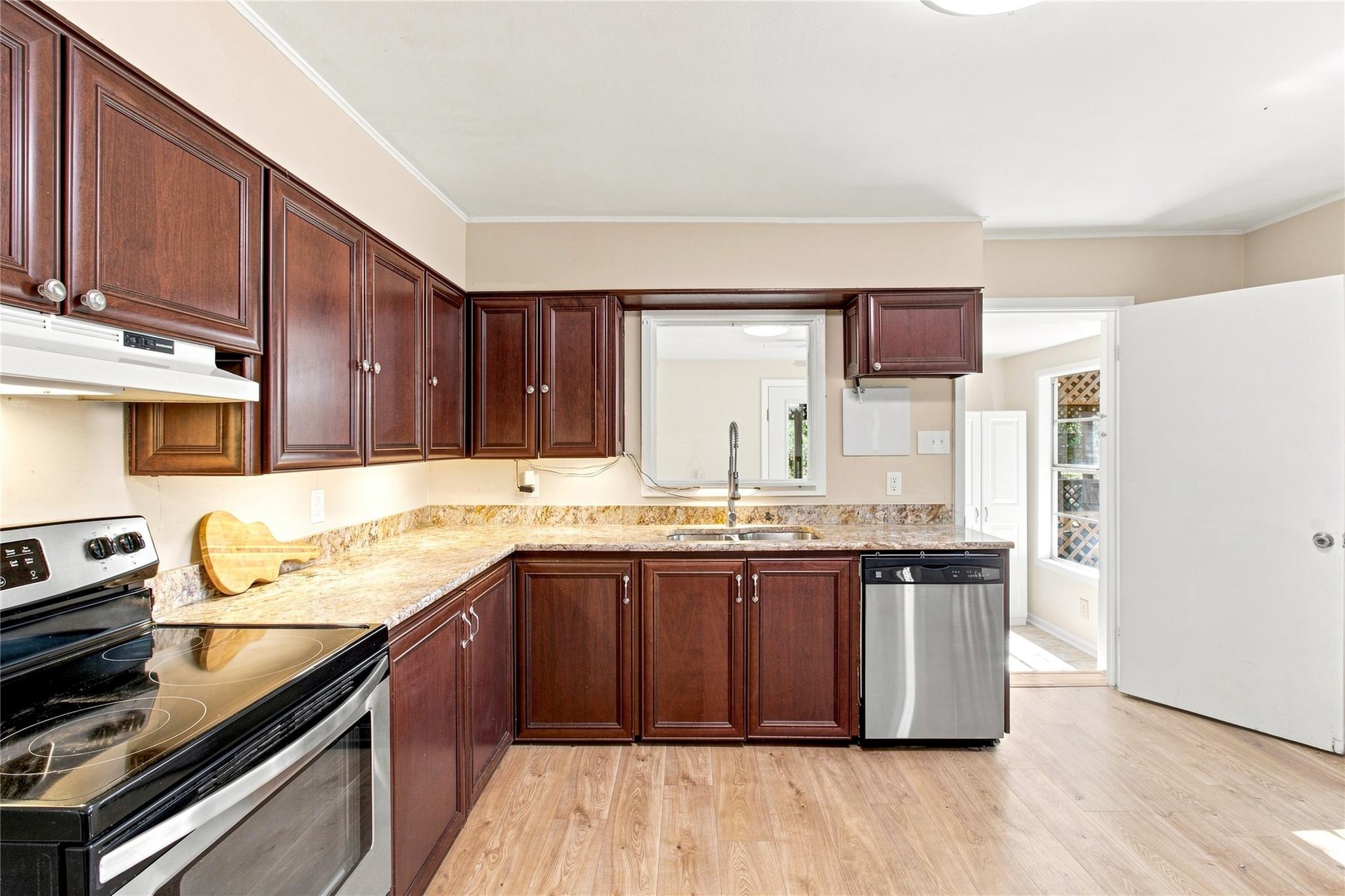 606 Harmons Way Property Photo 18
