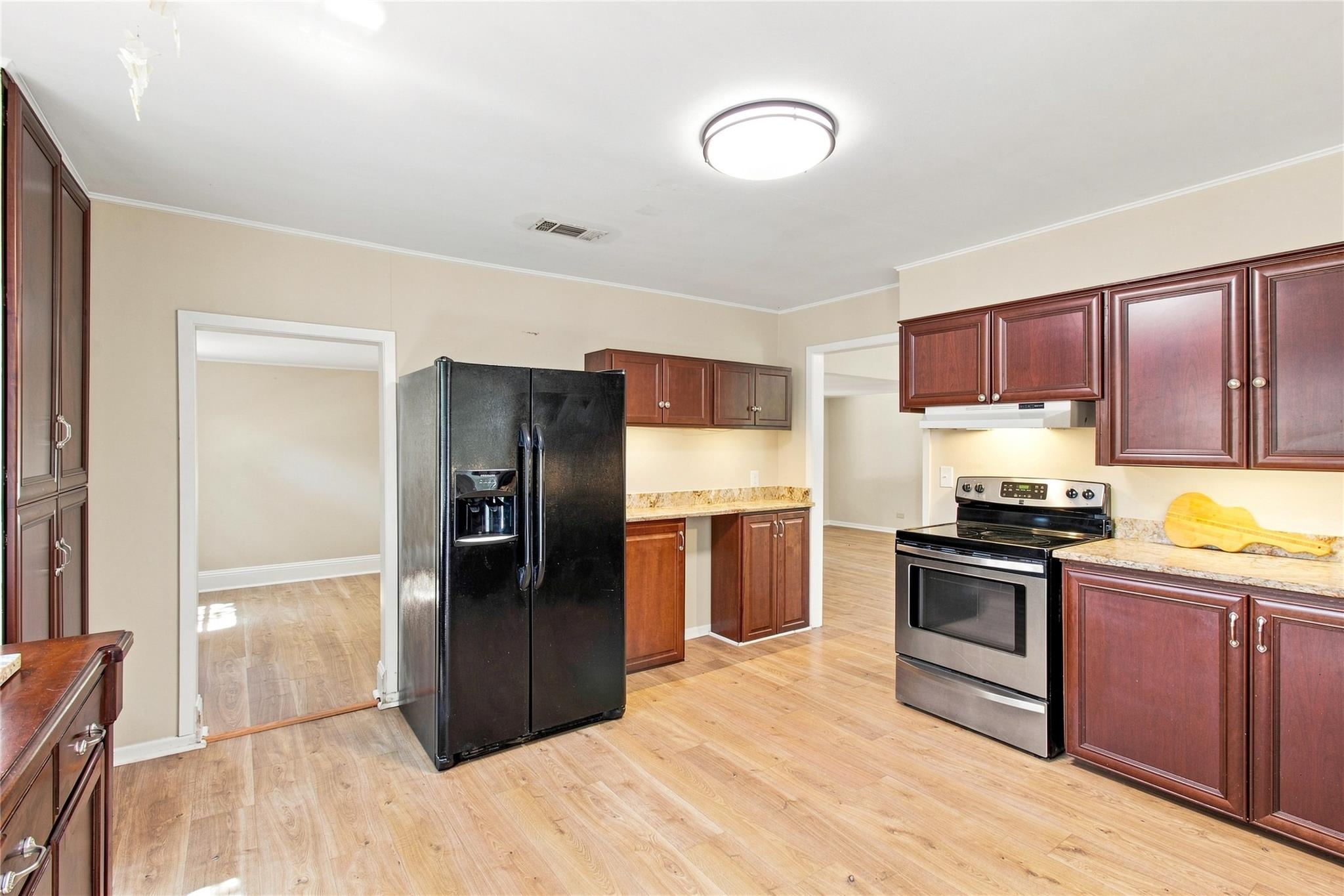606 Harmons Way Property Photo 19