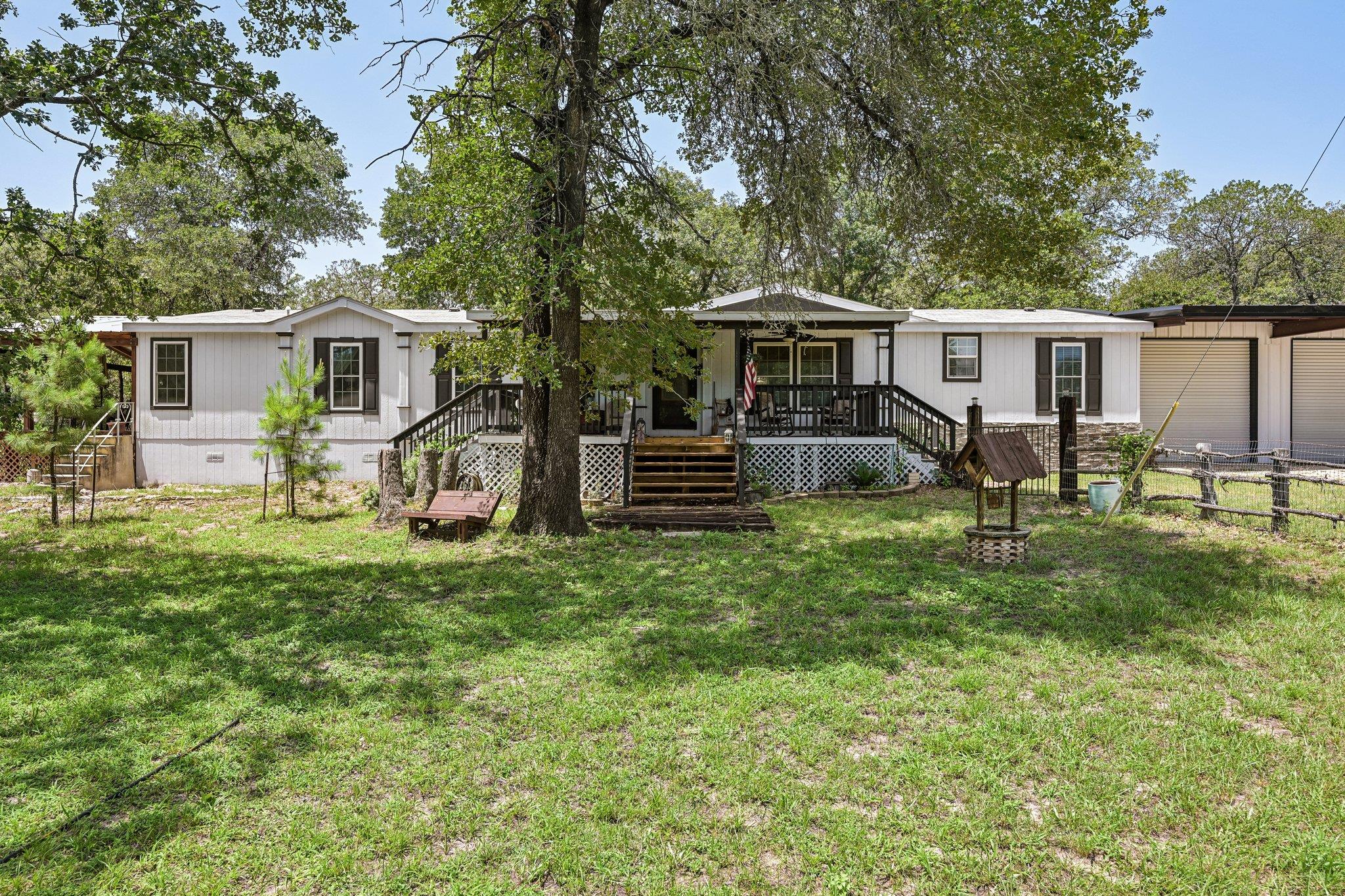 541 Hidden Oaks Dr Property Photo 1