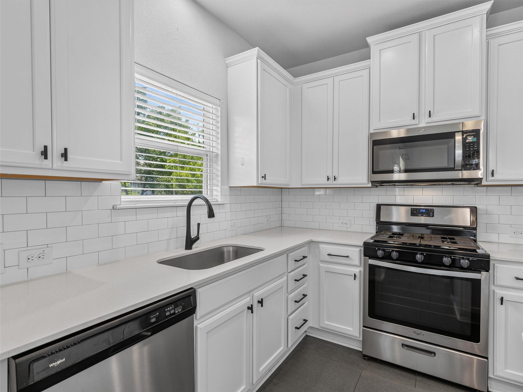 6321 Andes Peak Trl Property Photo 11