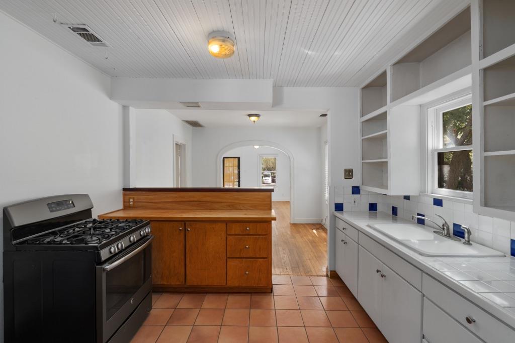 1500 Newning Ave Property Photo 9