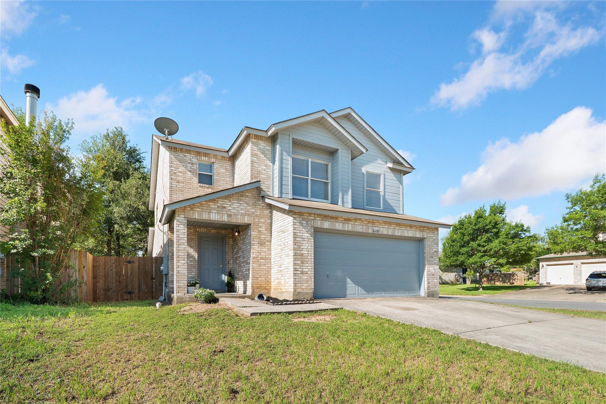 2600 Andres Way Property Photo 3