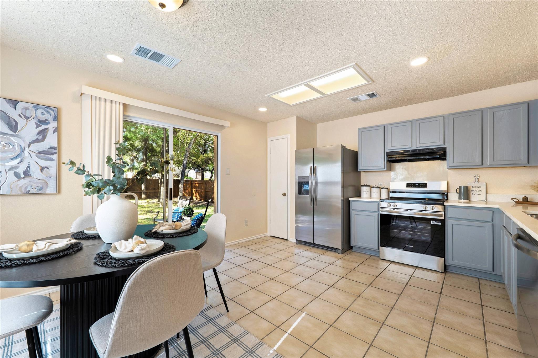 2600 Andres Way Property Photo 8