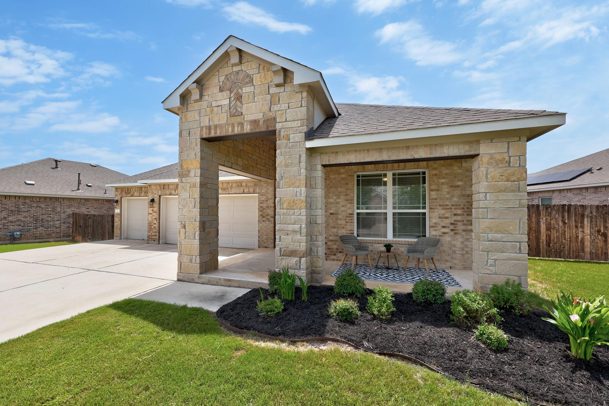 2413 Star Hill Ranch St Property Photo 2