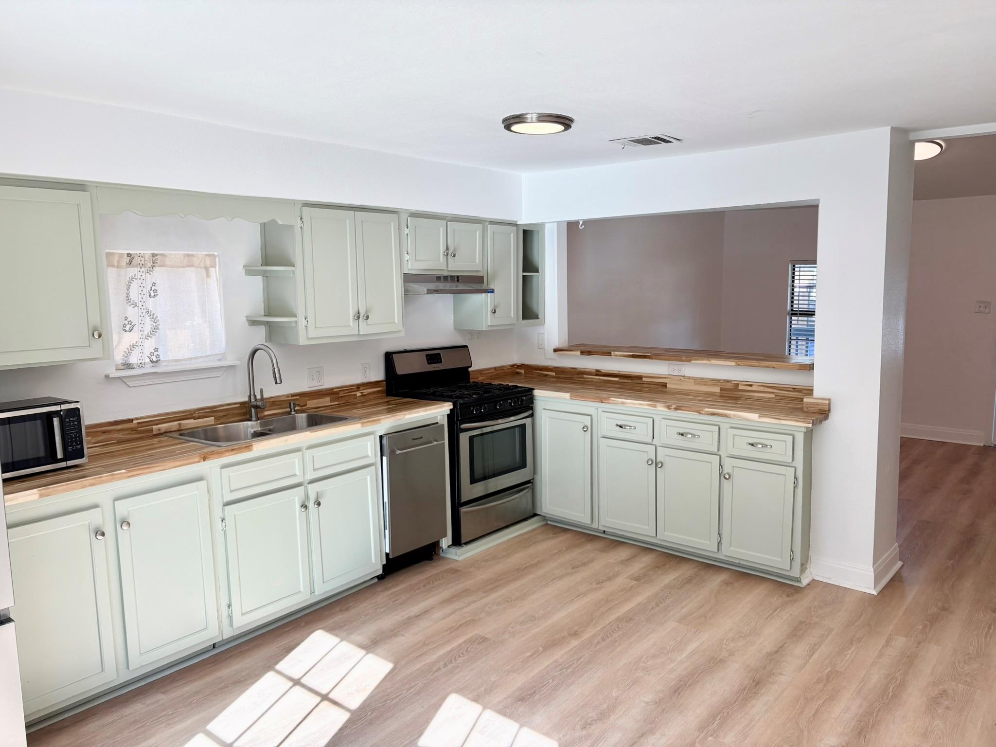 7388664 Property Photo 3