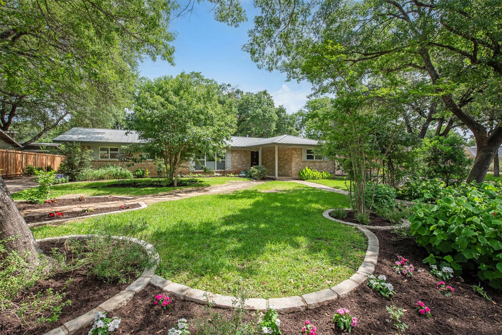 3000 Greenlawn Pkwy Property Photo 1