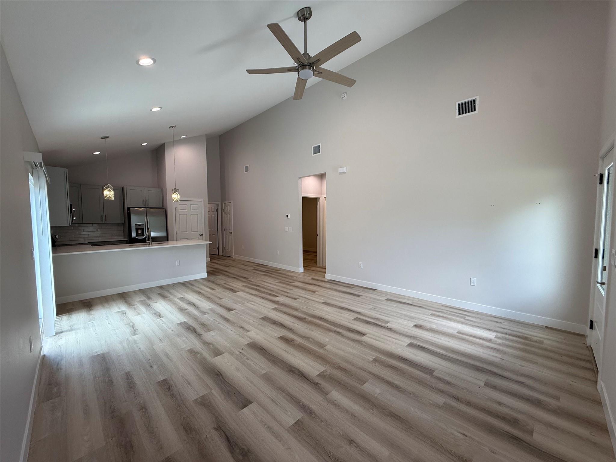 817 5th St Property Photo 3